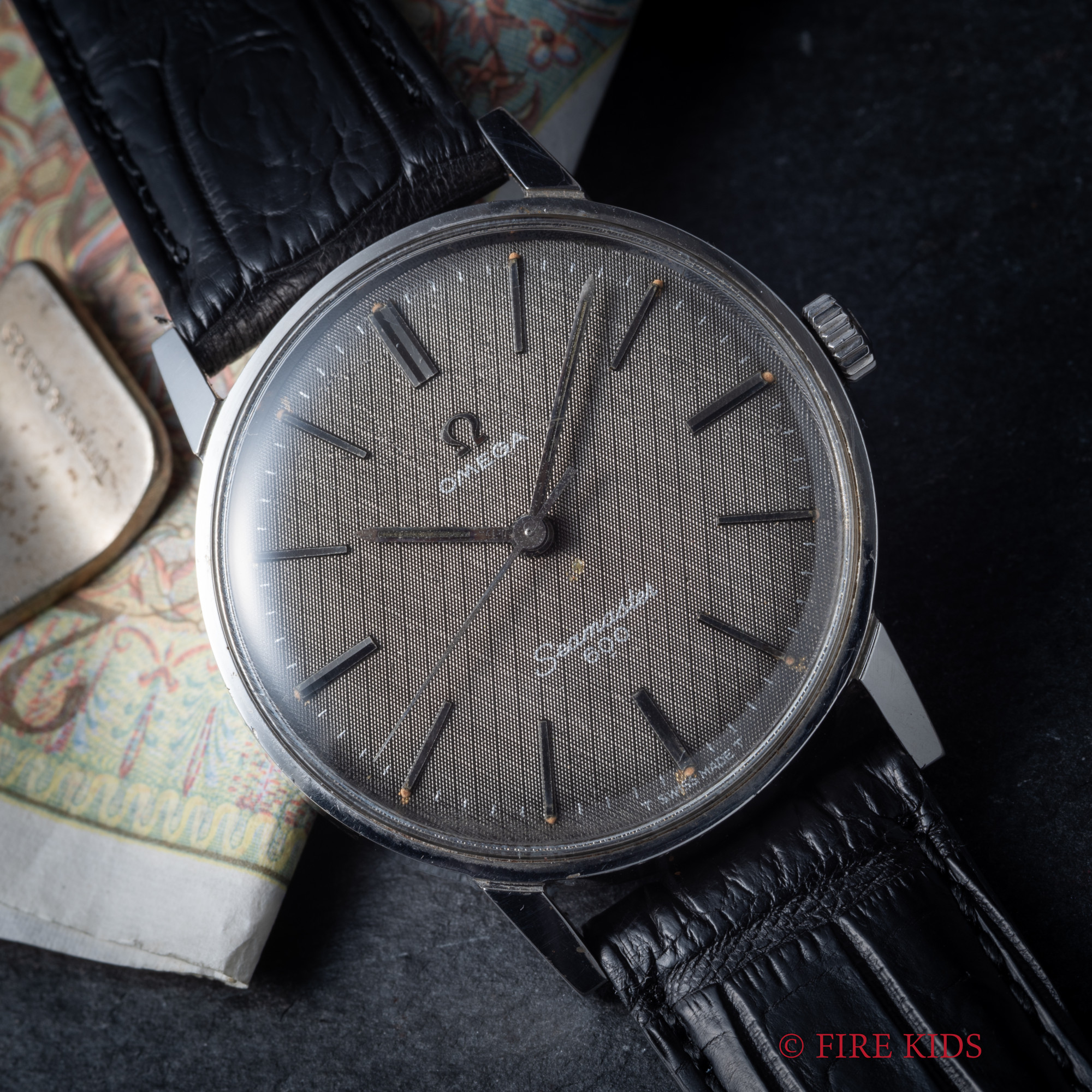 オメガ シーマスター 600 グレー 変わり文字盤 ノンデイト 手巻き Cal.601 1964年製 純正尾錠