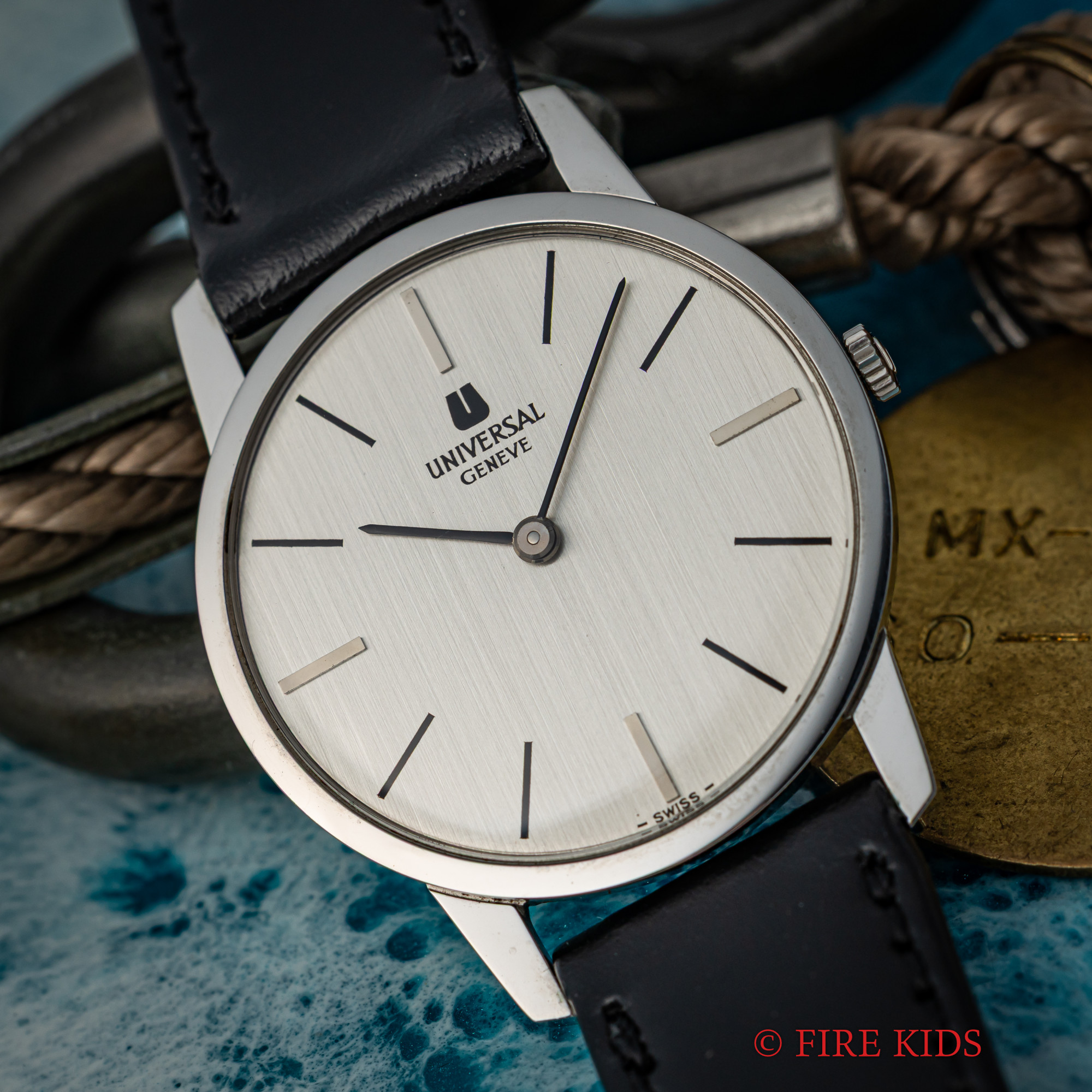 ユニバーサルジュネーブ　ラウンドケース　薄型手巻き　1970年代