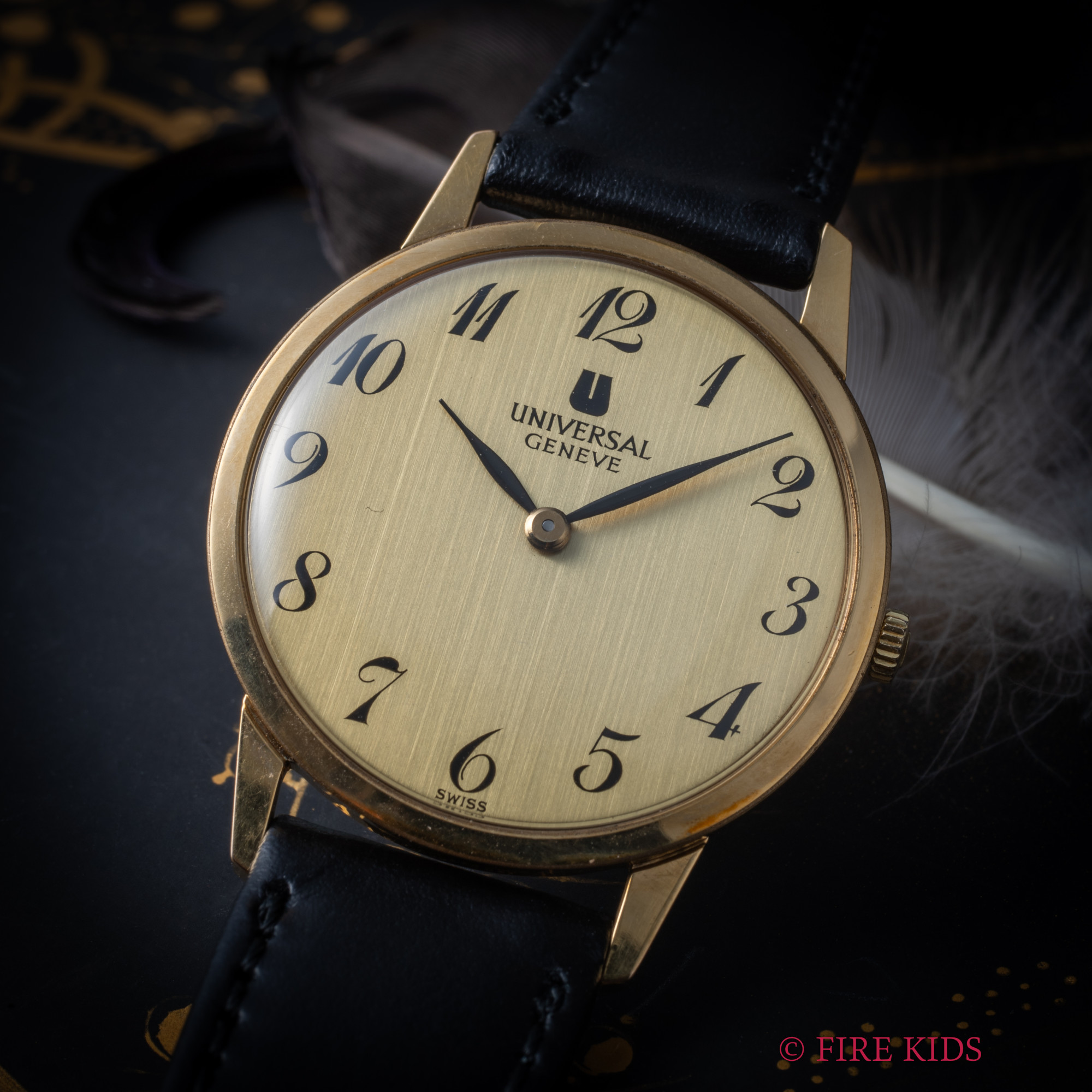 ユニバーサルジュネーブ ラウンドケース 全アラビア 1970年代製 薄型手巻き GP/ステンバック 純正尾錠