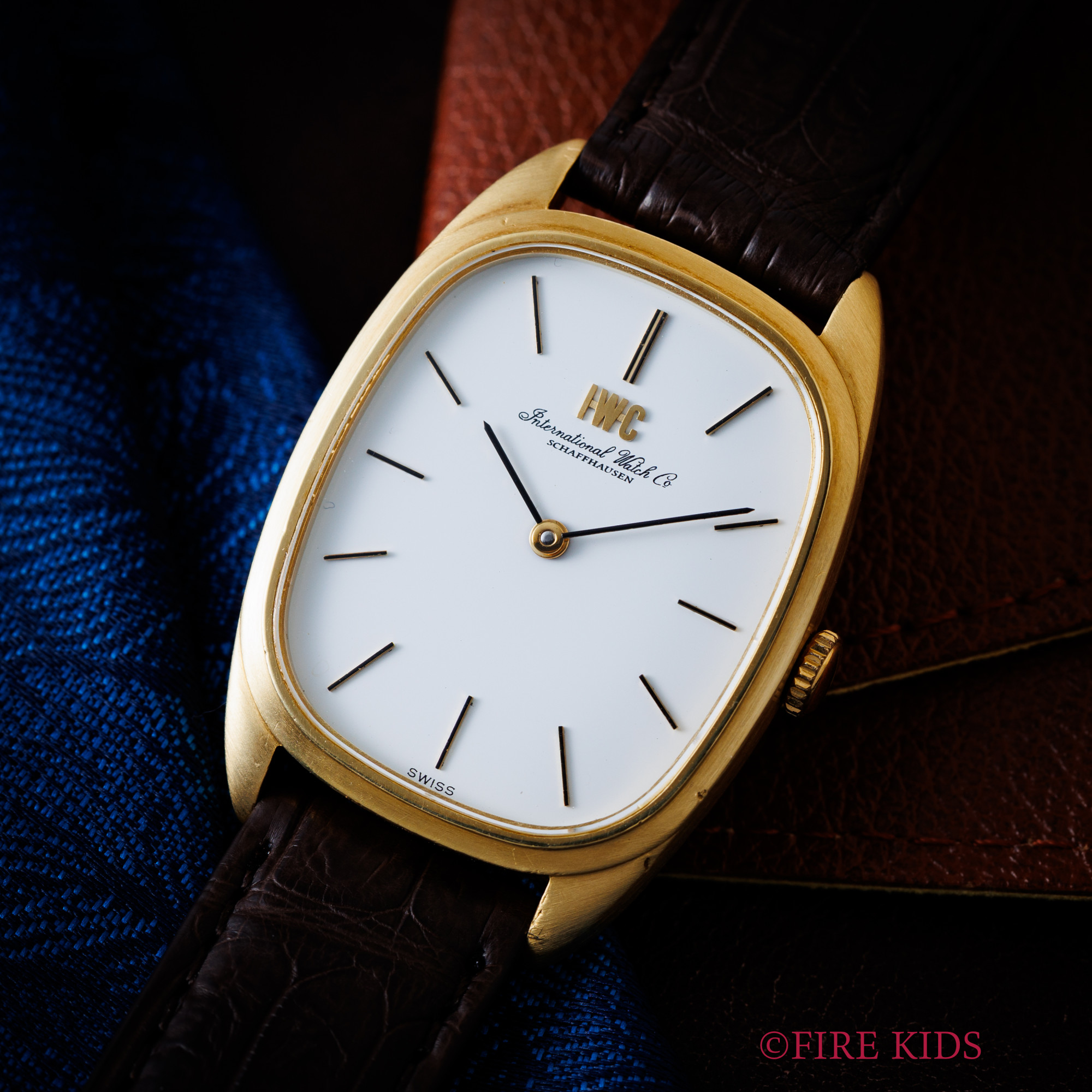 IWC 18金無垢イエローゴールド ホワイトダイヤル 手巻き 2針 1976年製 Cal.423