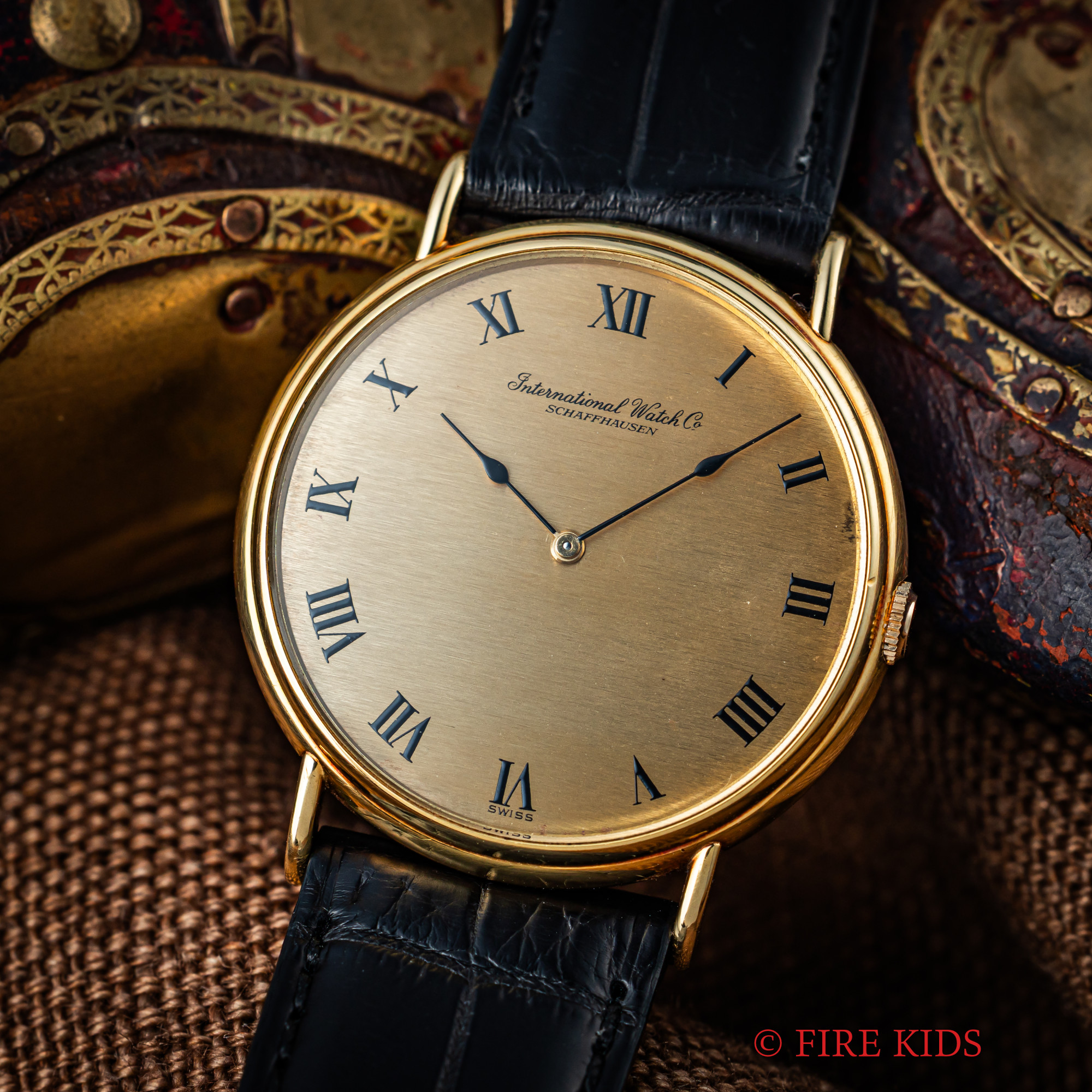 IWC ラウンドケース 18金無垢イエローゴールド 1978年製 薄型手巻き Cal.185/1 純正GP尾錠