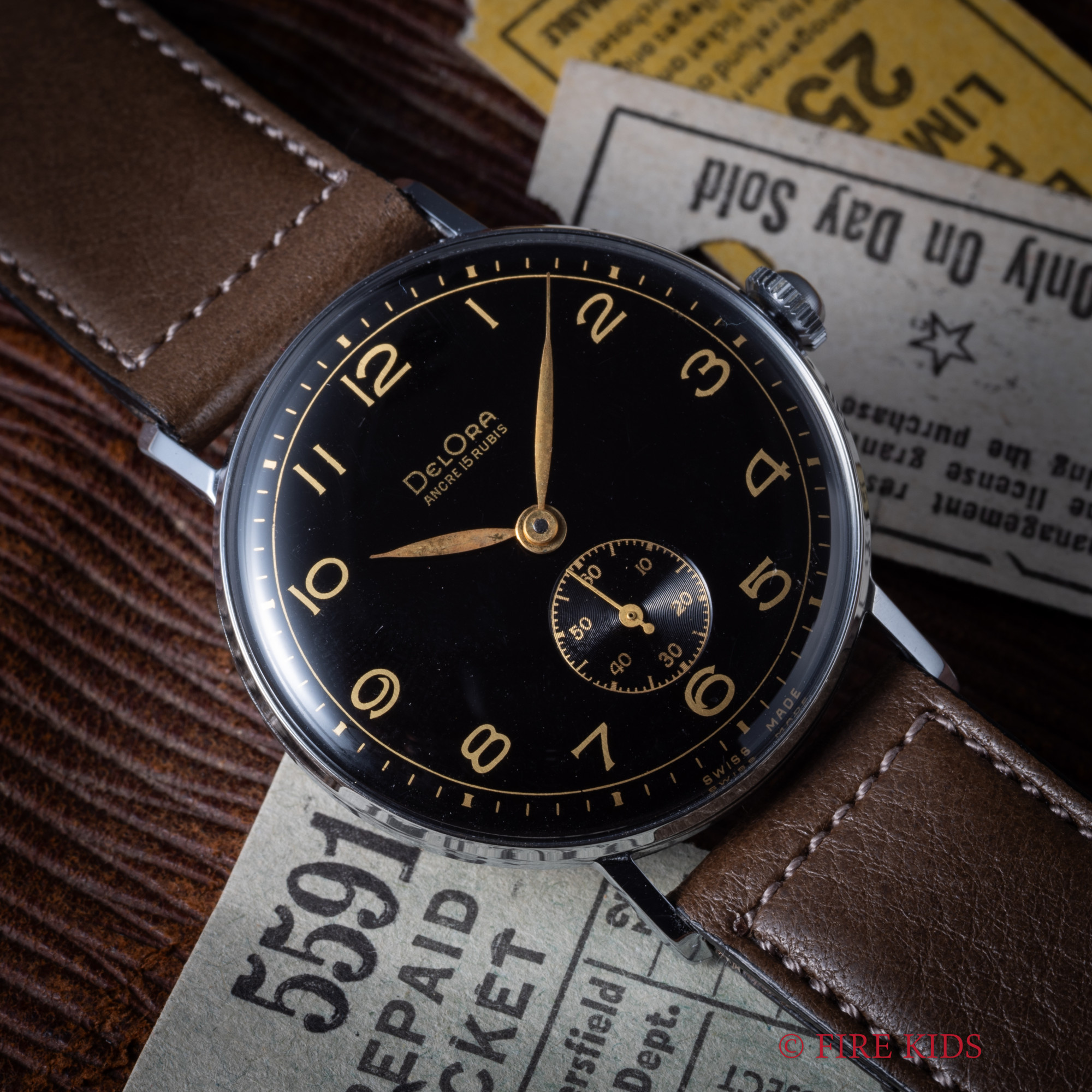 DELORA 1940年代製 ブラックギルトダイアル リーフハンド アラビアインデックス 手巻き