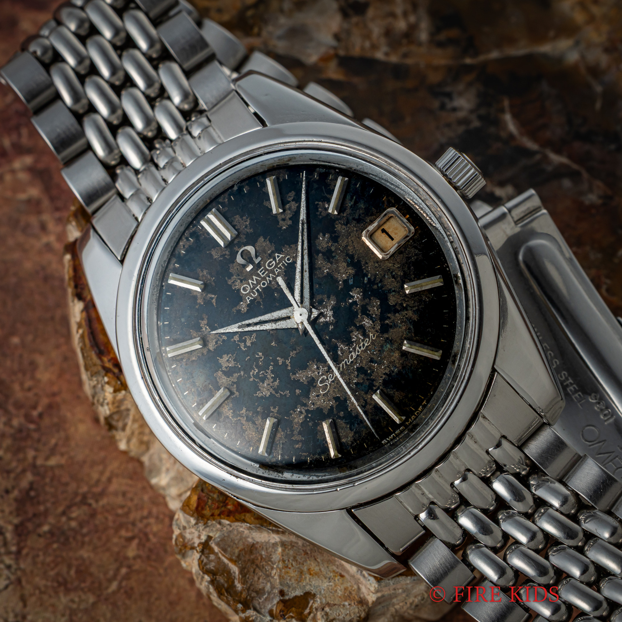 オメガ シーマスター ブラックギルトダイヤル ブラウンチェンジ 1964年製 純正ブレス付き