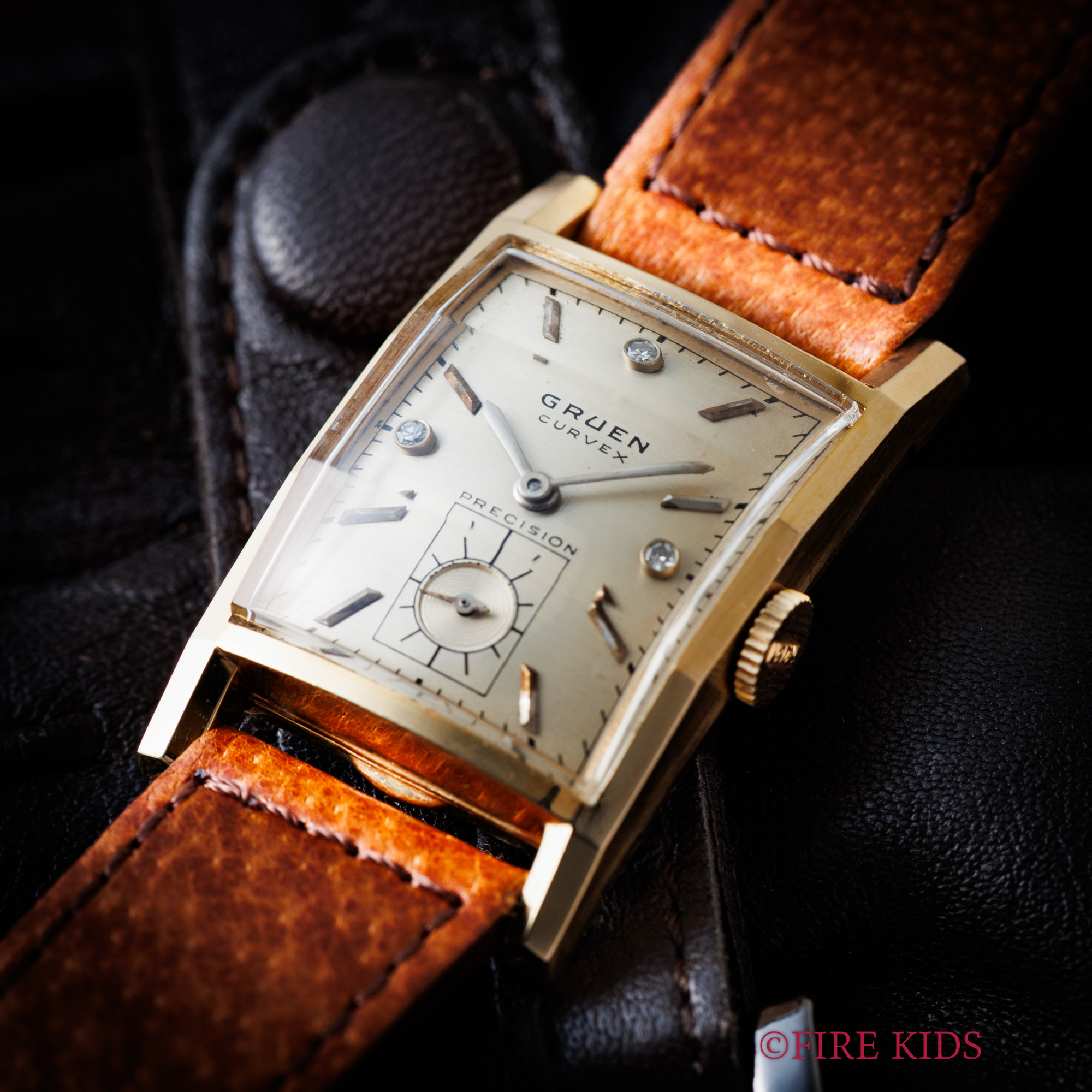 グリュエン カーベックス 1940年代製 手巻き 14金無垢イエローゴールド 角型 ダイヤ入り