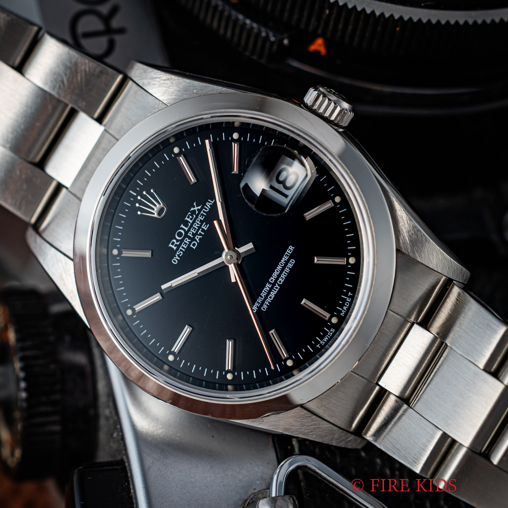 ロレックス オイスターパーペチュアルデイト ブラックダイヤル 純正ブレス 自動巻き 箱、ギャランティー付き 1996年製