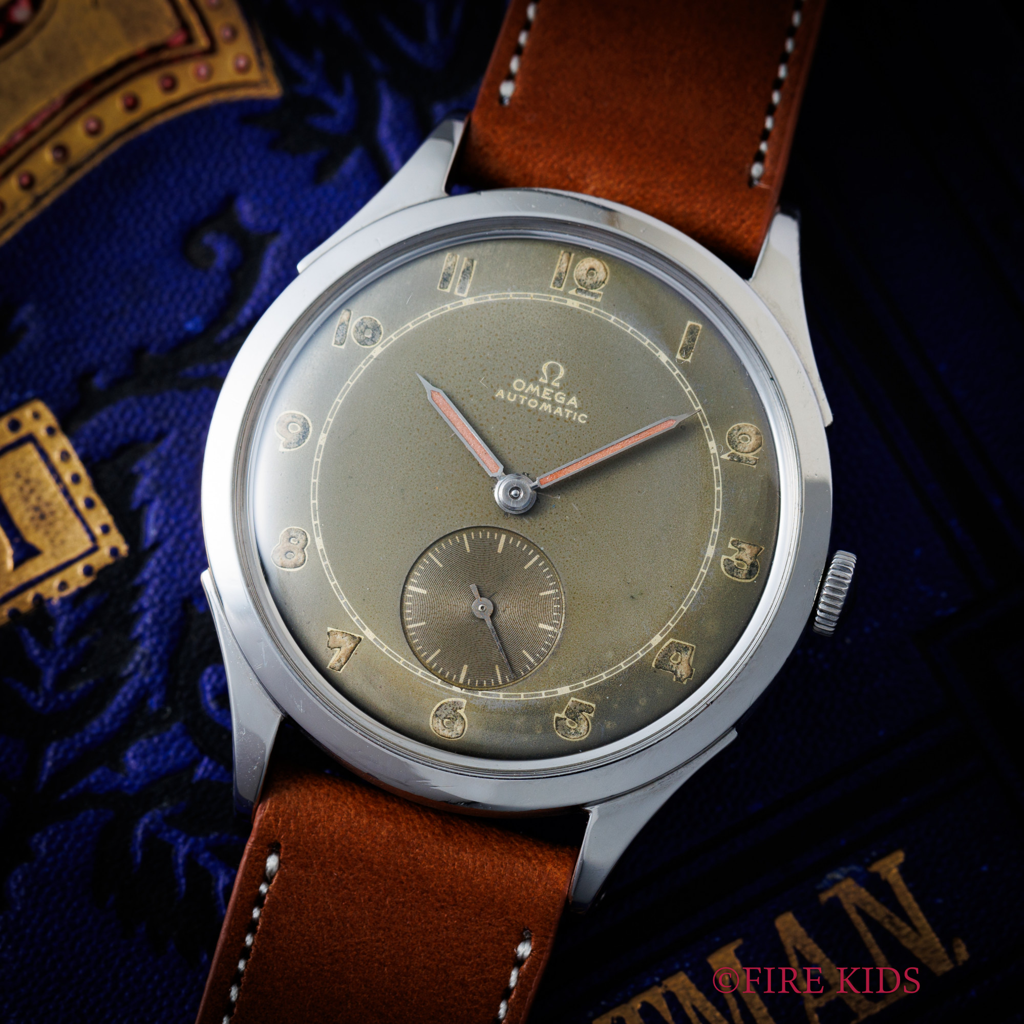 オメガ バンパー式スモールセコンド自動巻 1944年製 グレーアラビアダイヤル Ref.2374-3 Cal.30.10R.A