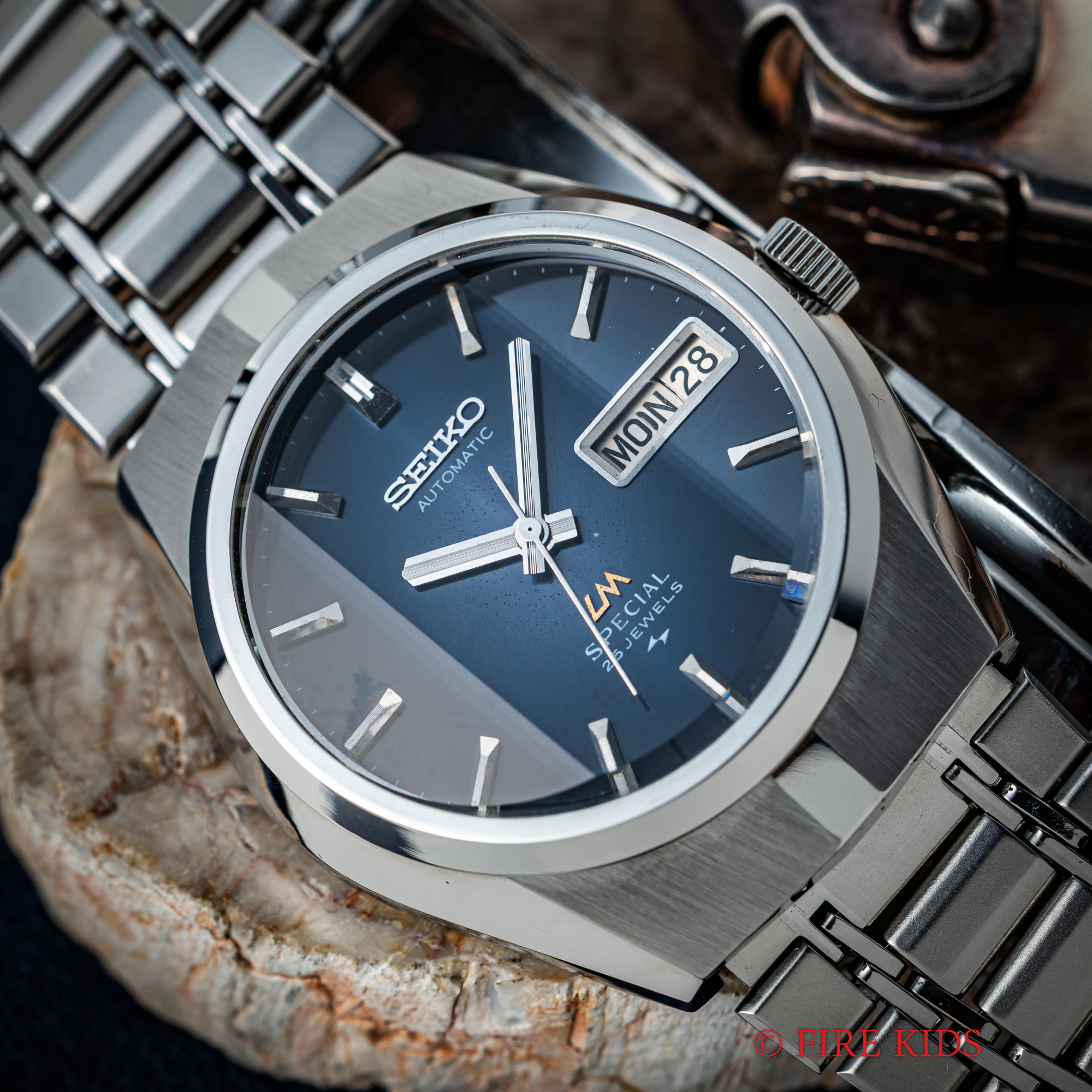 セイコー ロードマチック スペシャル 1974年製 ブルーグレーダイヤル カットガラス Ref.5216-7090 自動巻 純正ステンレスブレス