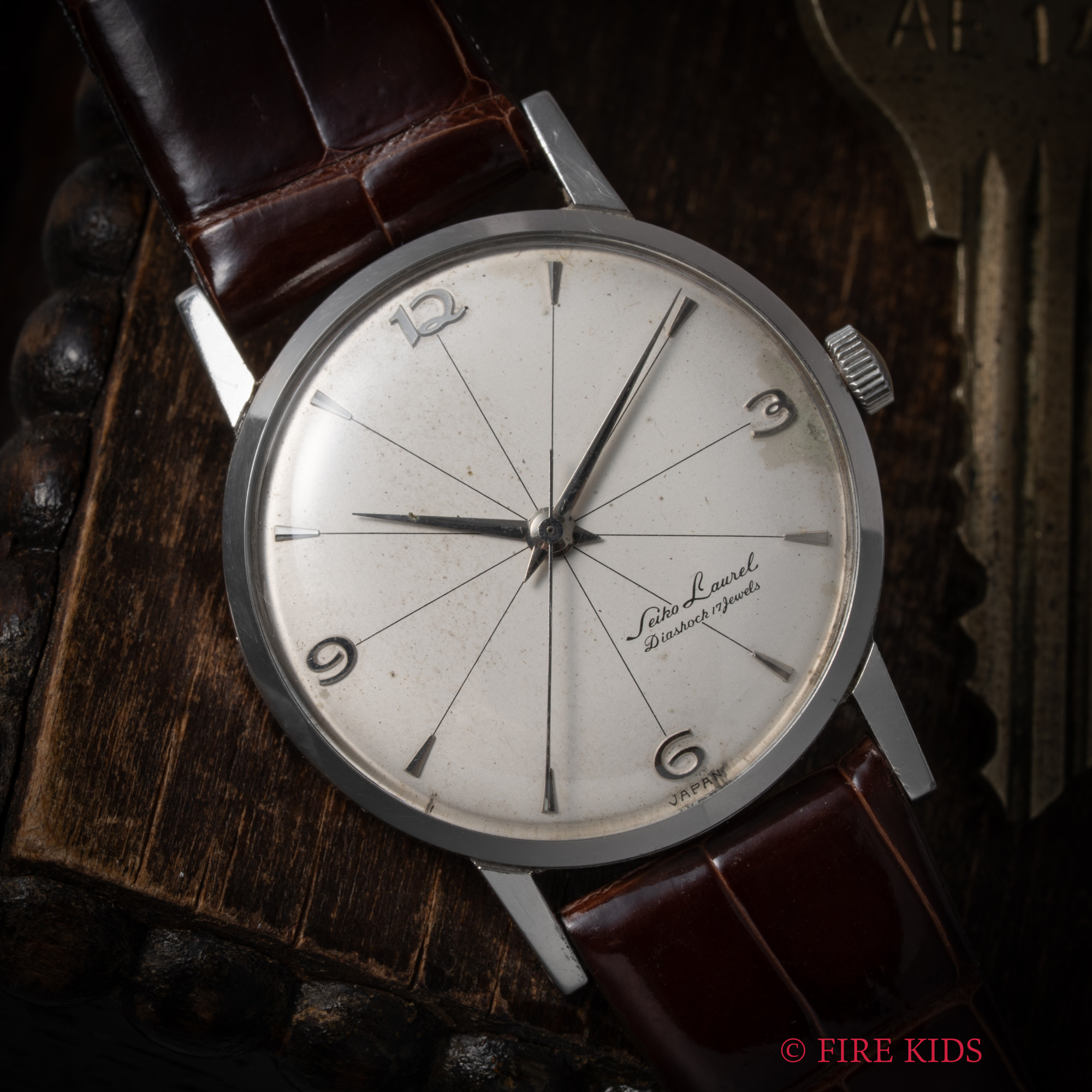 セイコー　ローレル　1959年製　手巻き　飛びアラビア　クロスラインダイヤル