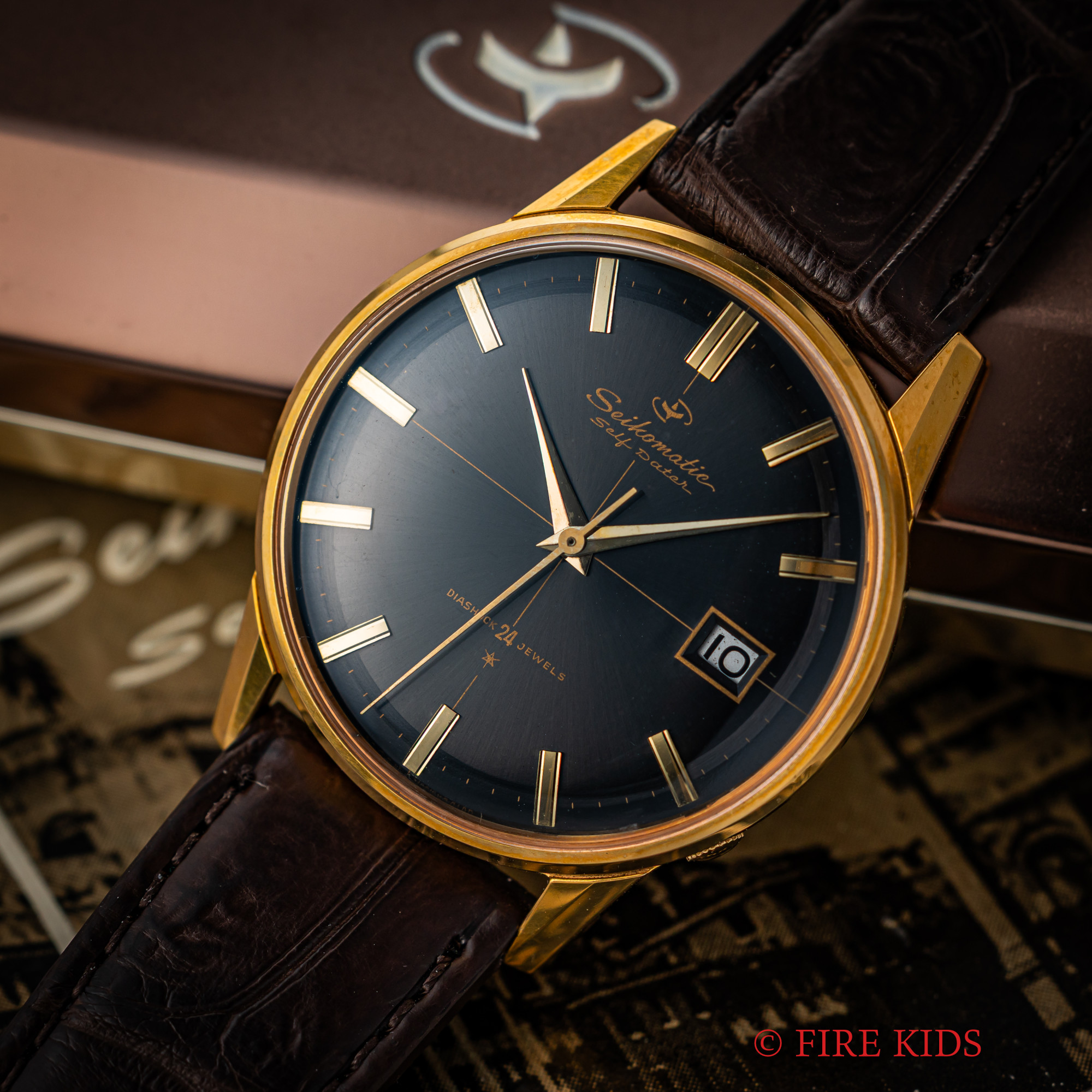 セイコー マチックセルフデーター ブラックダイヤル 金張りケース 未使用品 1963年製 自動巻き 箱、冊子、タグ、純正革ベルト、尾錠付き