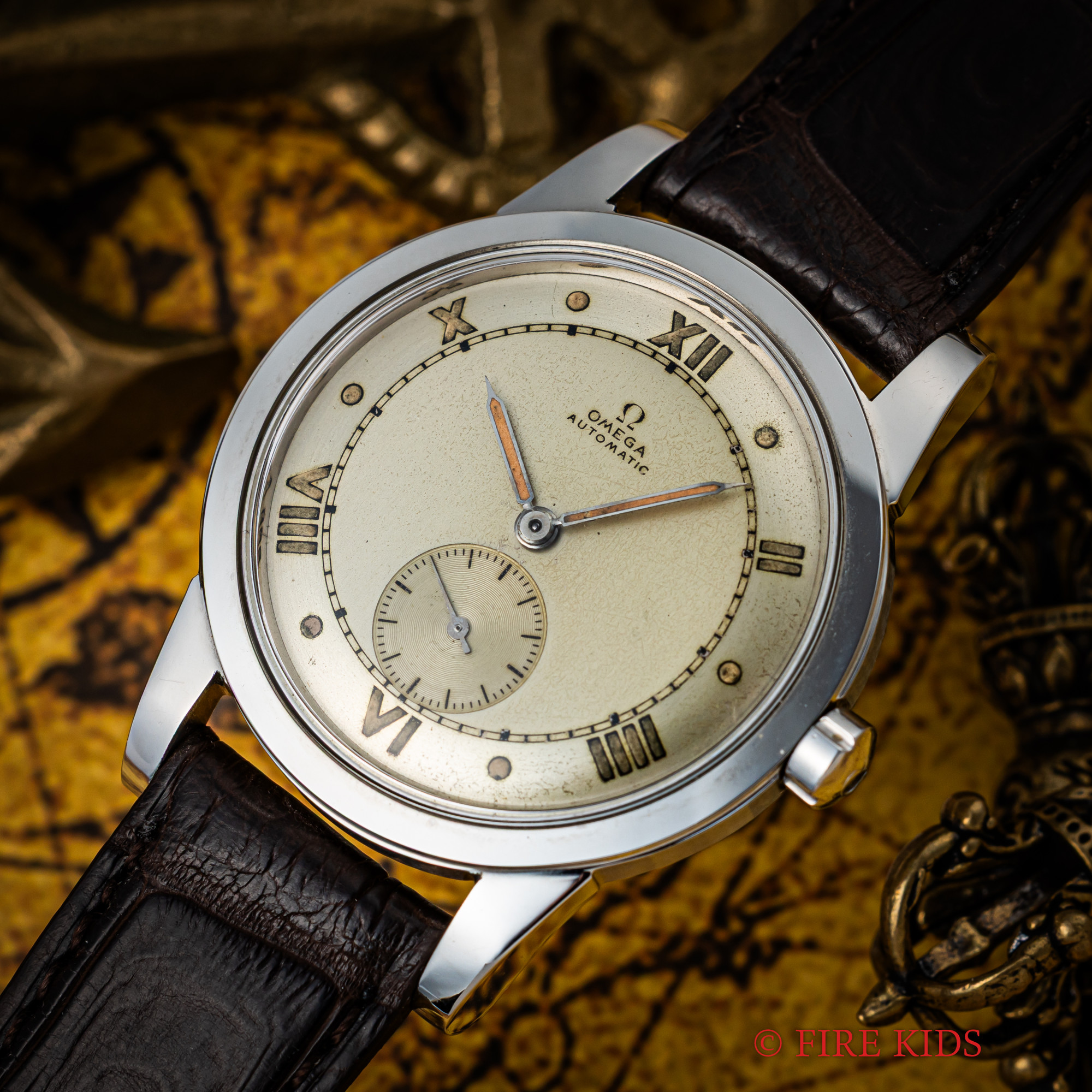 オメガ バンパー スモセコ 飛びローマン文字盤 Ref.2494-12SC 1944年製