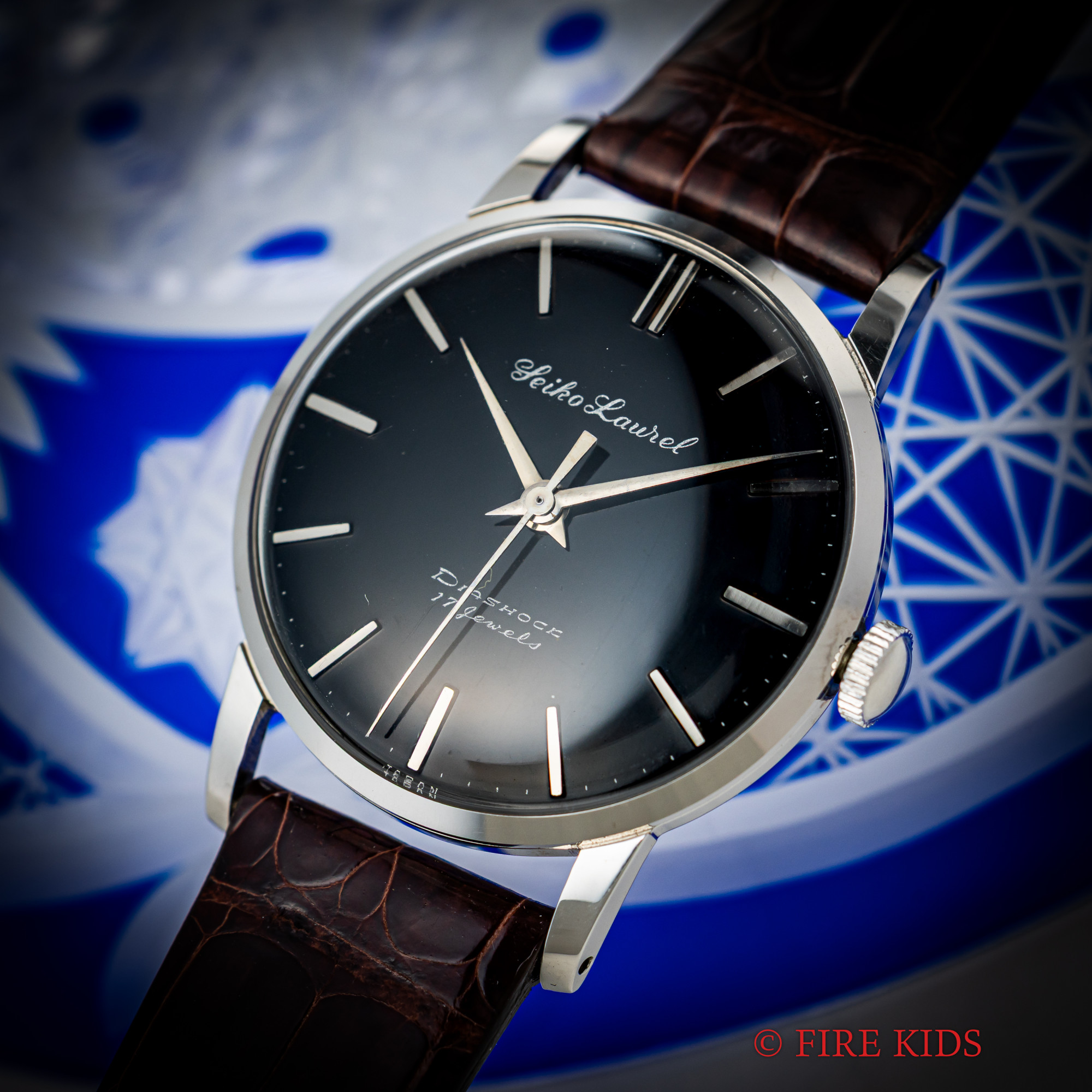 セイコー 1959年製 未使用美品ローレル ブラックダイヤル 17石手巻 オリジナル革ベルト尾錠