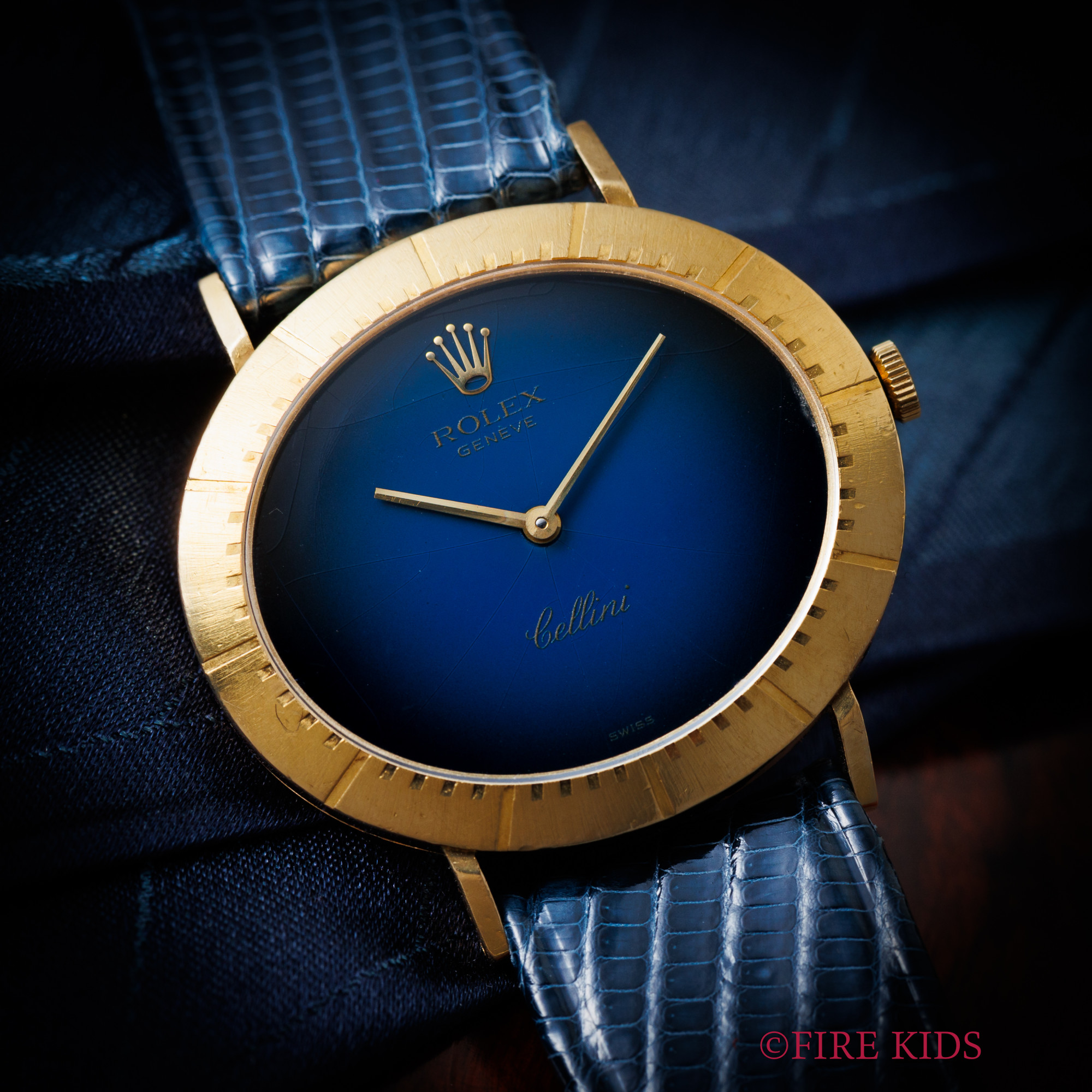 チェリーニ 18金無垢 ブルーグラデーション 1973年製 オーバルケース 純正金無垢尾錠付き