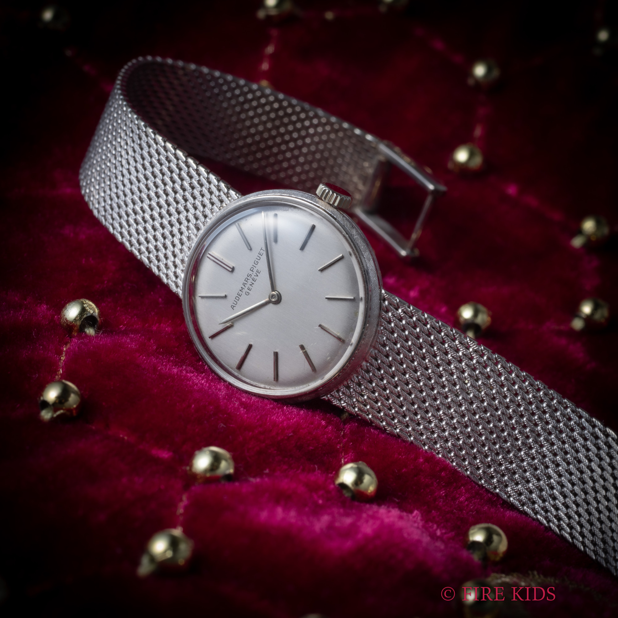 オーデマピゲ レディース ラウンドケース 1970年代製 18KWG 手巻き ブレス一体型