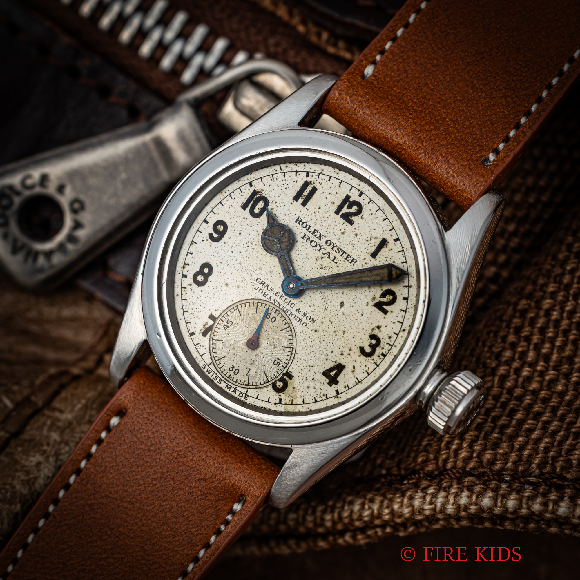 ロレックス オイスターローヤル 1939年製 Wネーム スモールセコンド手巻 メルセデスハンド 王冠尾錠