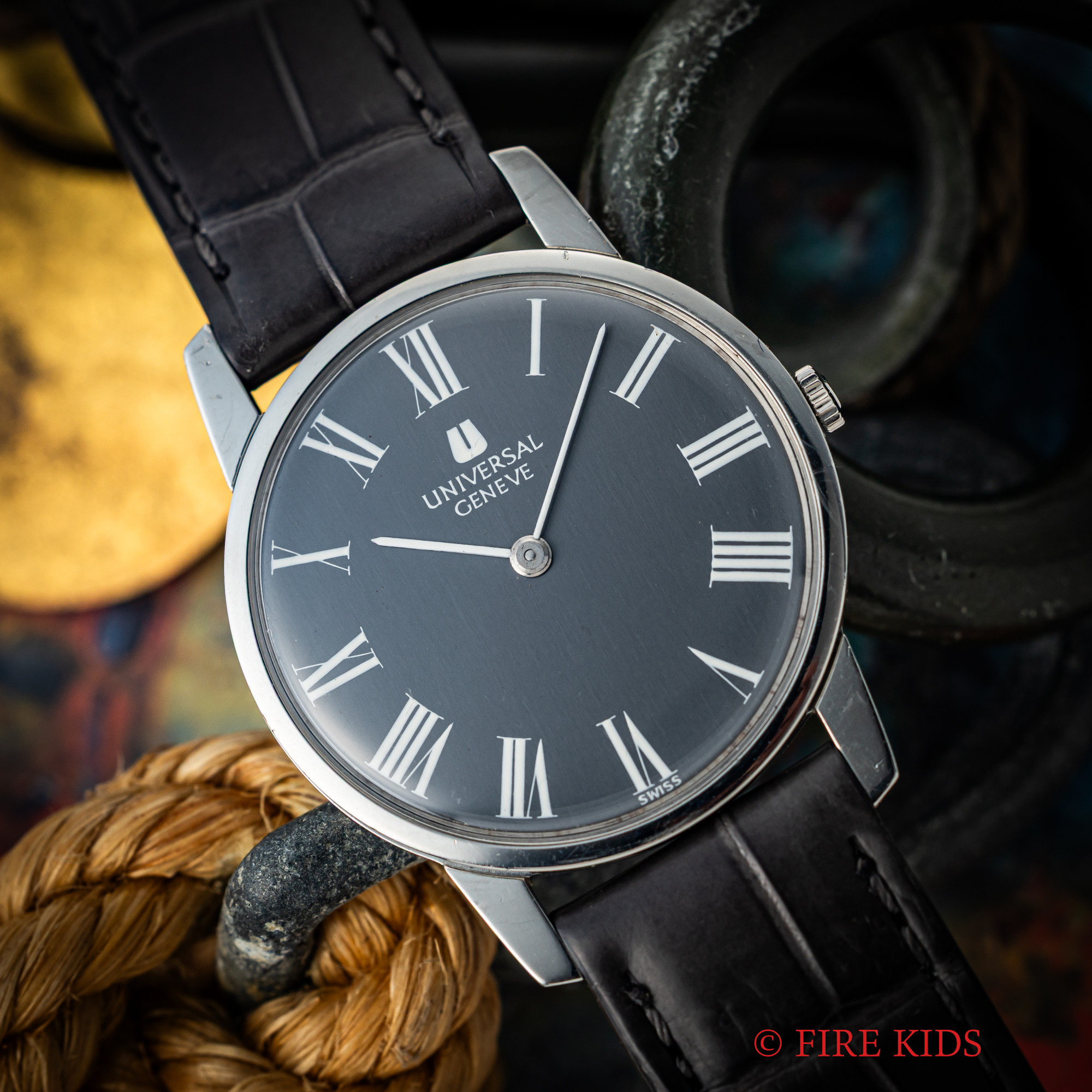 ユニバーサル・ジュネーブ アルテッセ 1970年代製 グレーローマンダイヤル 薄型手巻 Cal.42