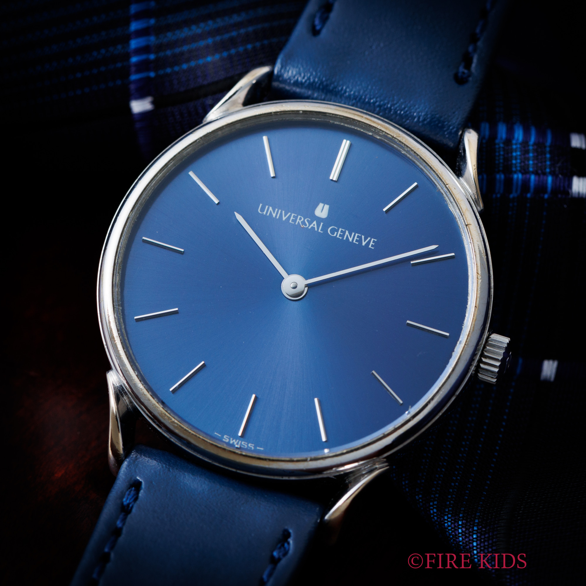 ユニバーサルジュネーブ ラウンド ブルーダイヤル 1970年代製 手巻き