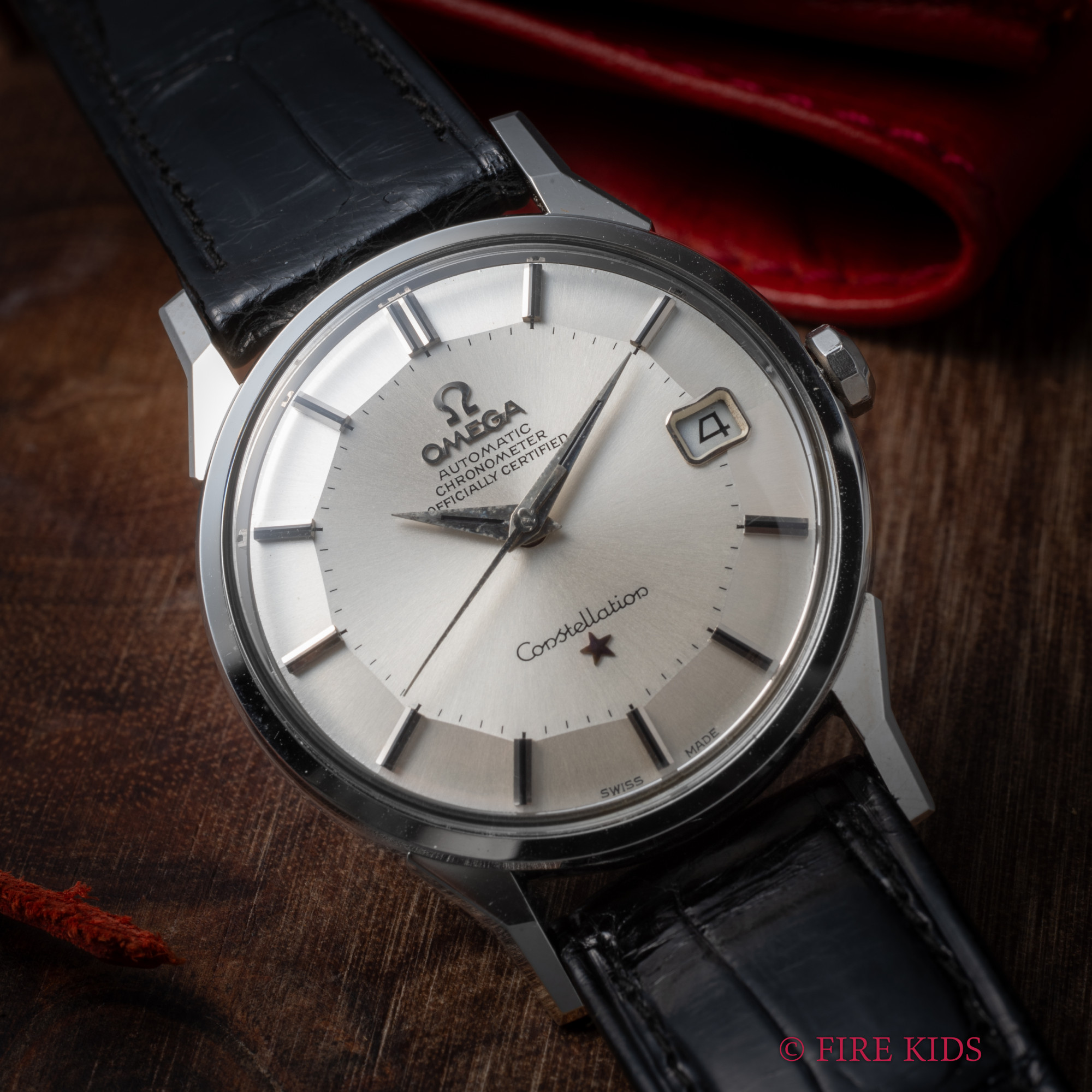 オメガ コンステレーション 12角 未使用品 Cal.561 自動巻きクロノメーター 純正尾錠、革ベルト