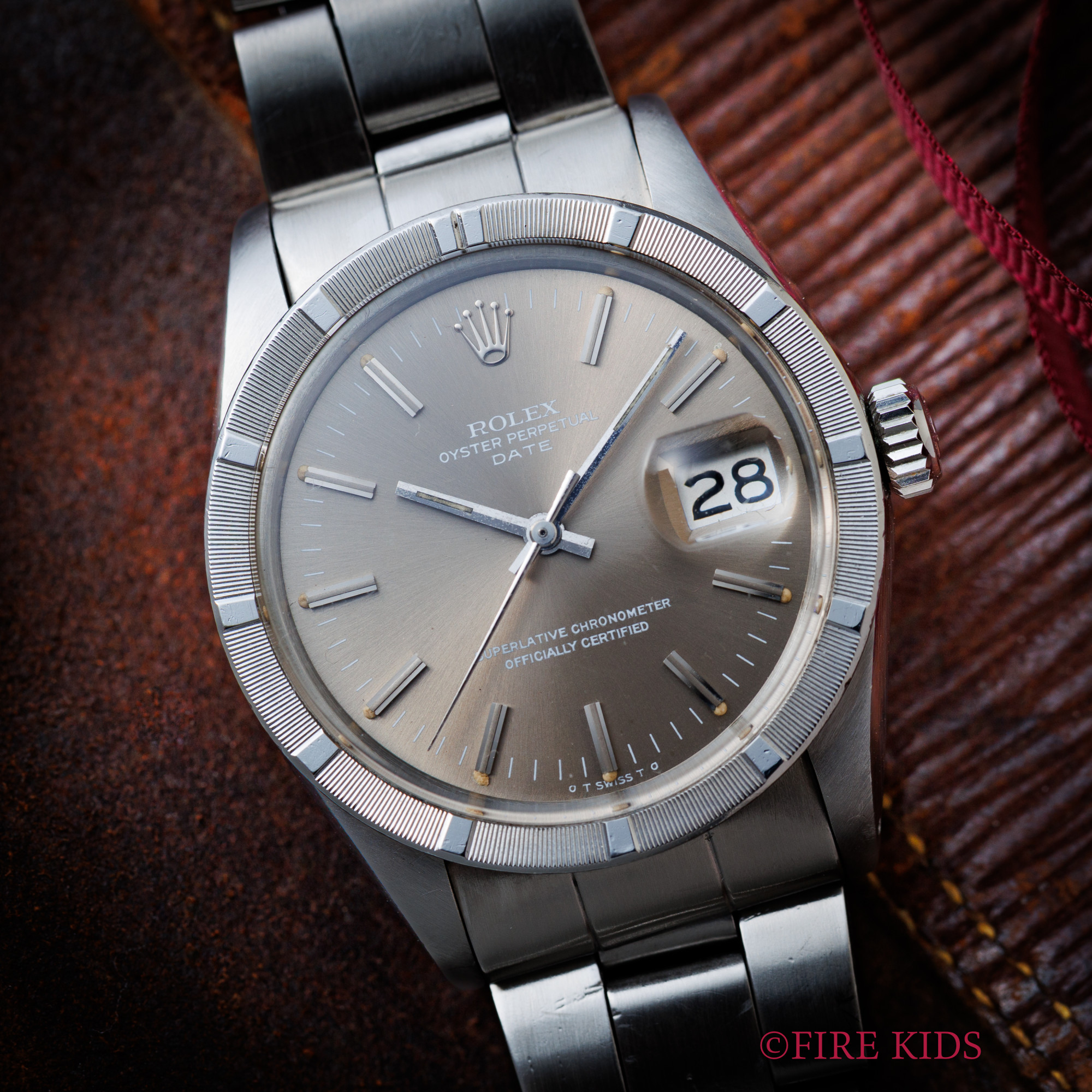 ロレックス オイスターパーペチュアルデイト 1972年製 グレーダイヤル エンジンターンドベゼル Ref.1501 純正ブレス付き