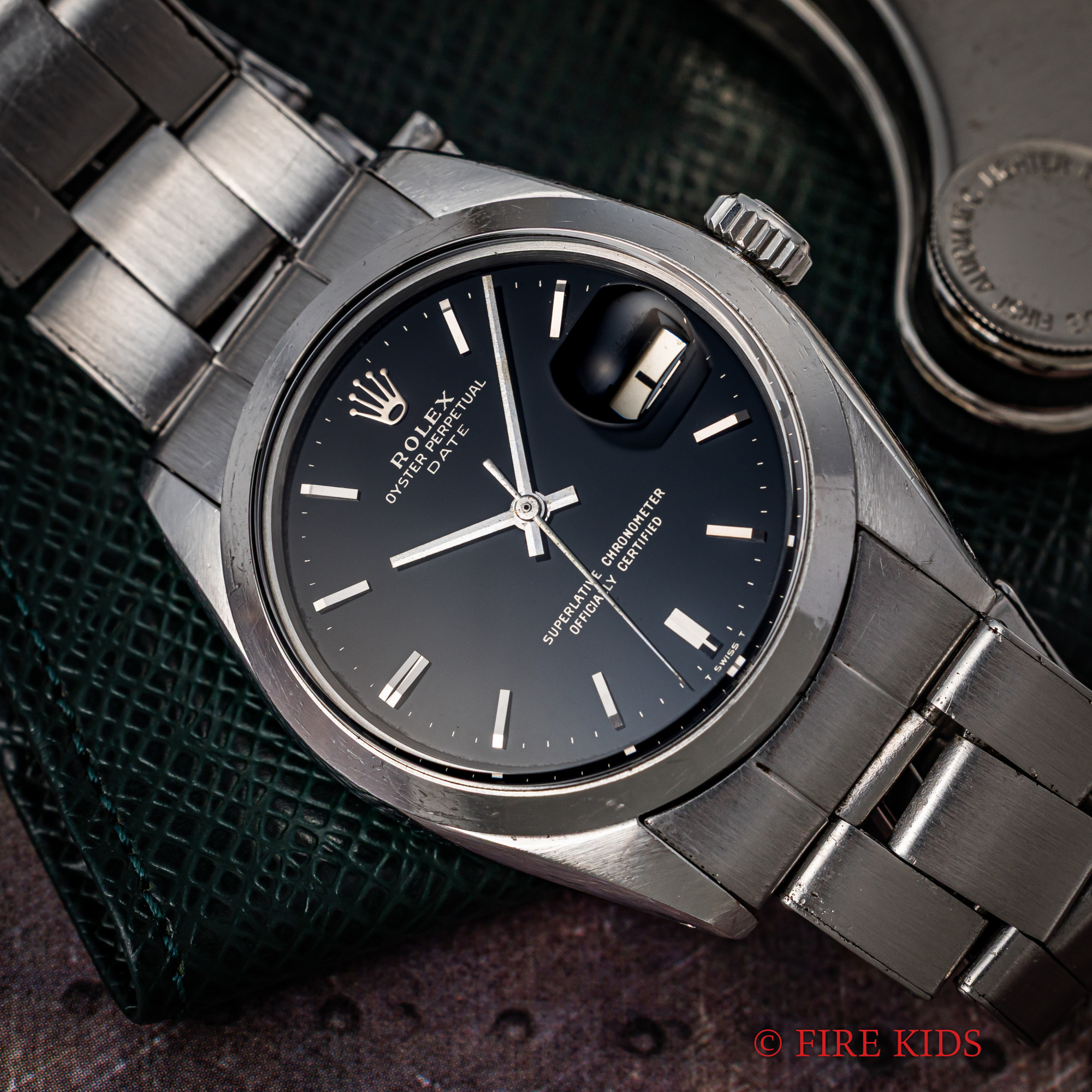 ロレックス オイスターパーペチュアルデイト Ref.1500 1966年製 ブラックミラーダイヤル ギルト文字盤 純正リベットブレス付き T SWISS T