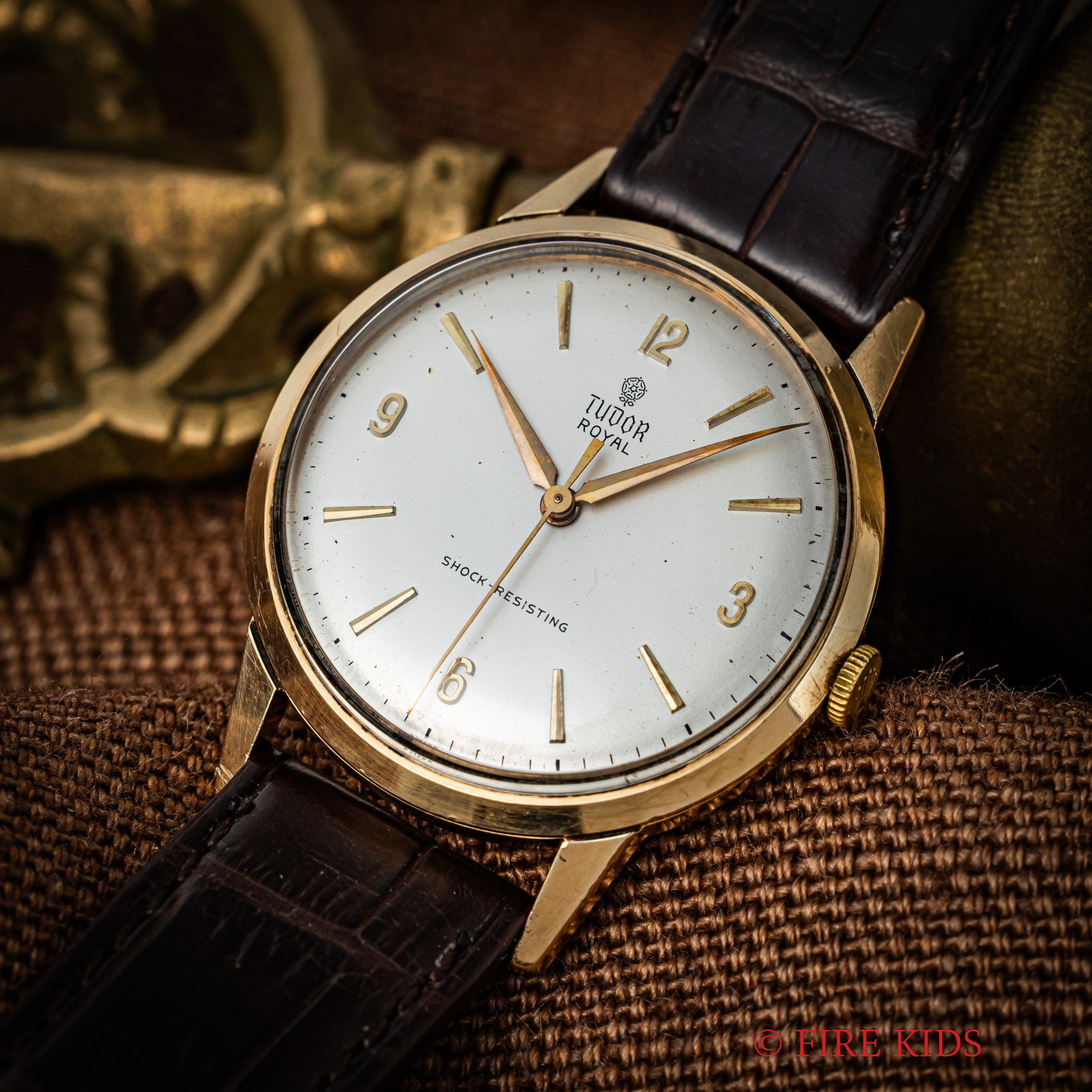 チューダー 9金無垢ロイヤル 1959年製 飛びアラビアダイヤル 手巻 裏蓋刻印あり