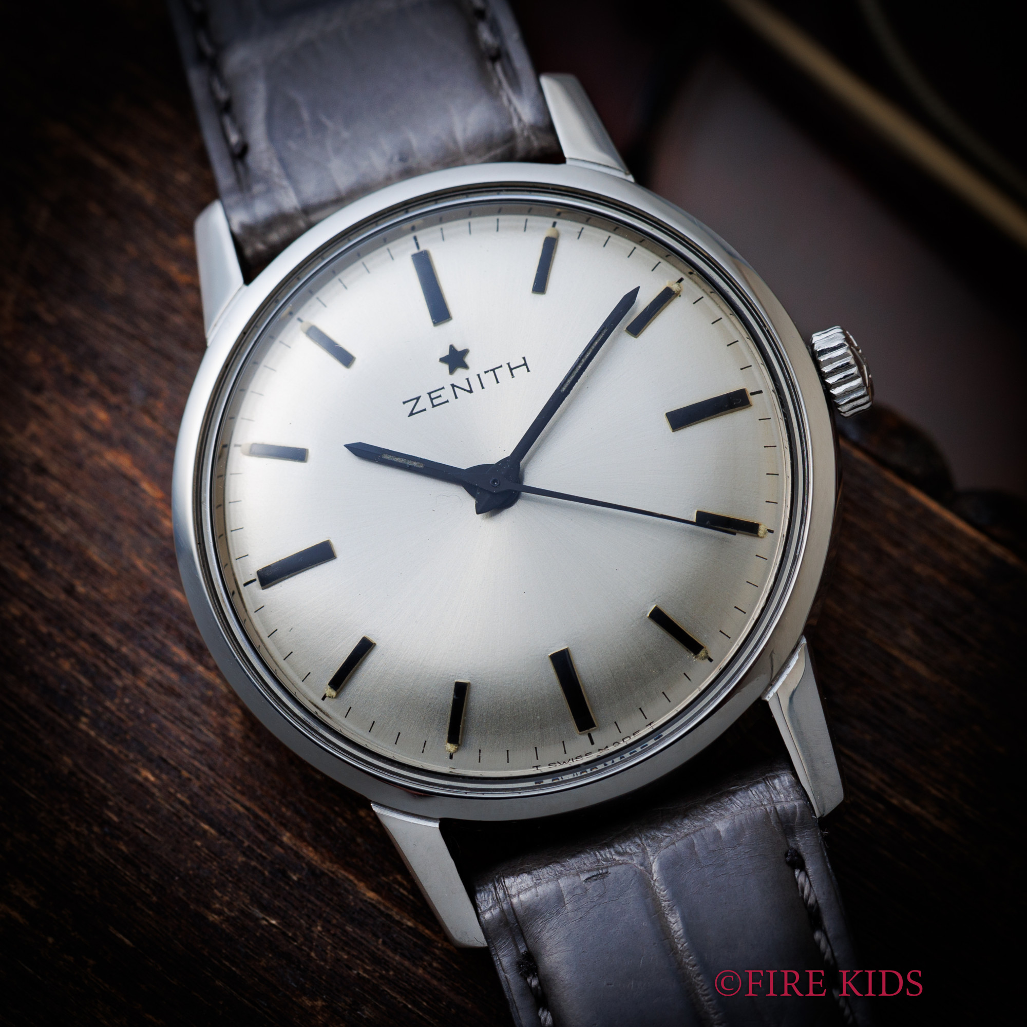 ゼニス ラウンドケース 1960年代製 手巻 Cal.2532