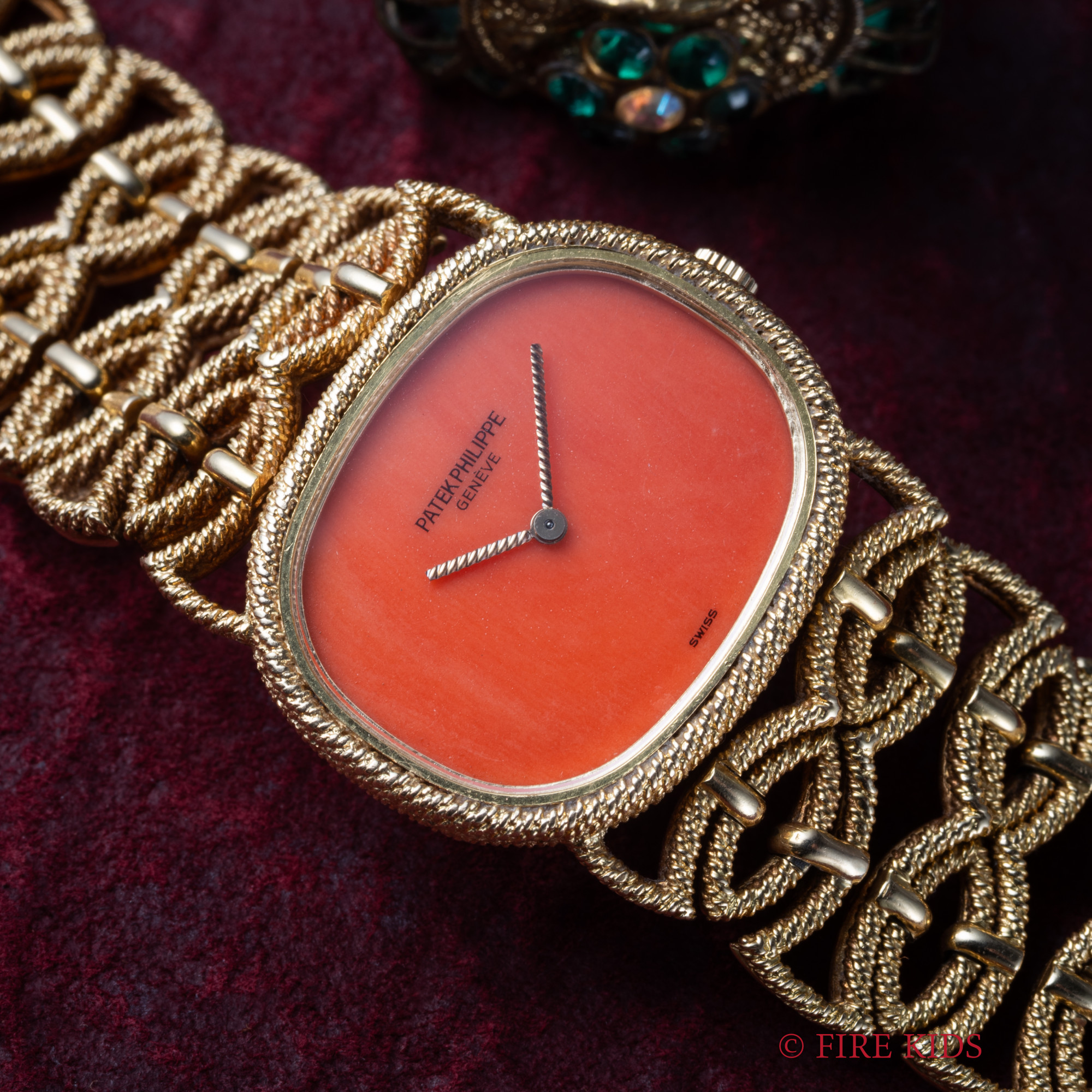 パテック・フィリップ ゴールデンエリプス コーラルダイヤル 1970年代製 ブレス一体型 18金イエローゴールド 手巻き