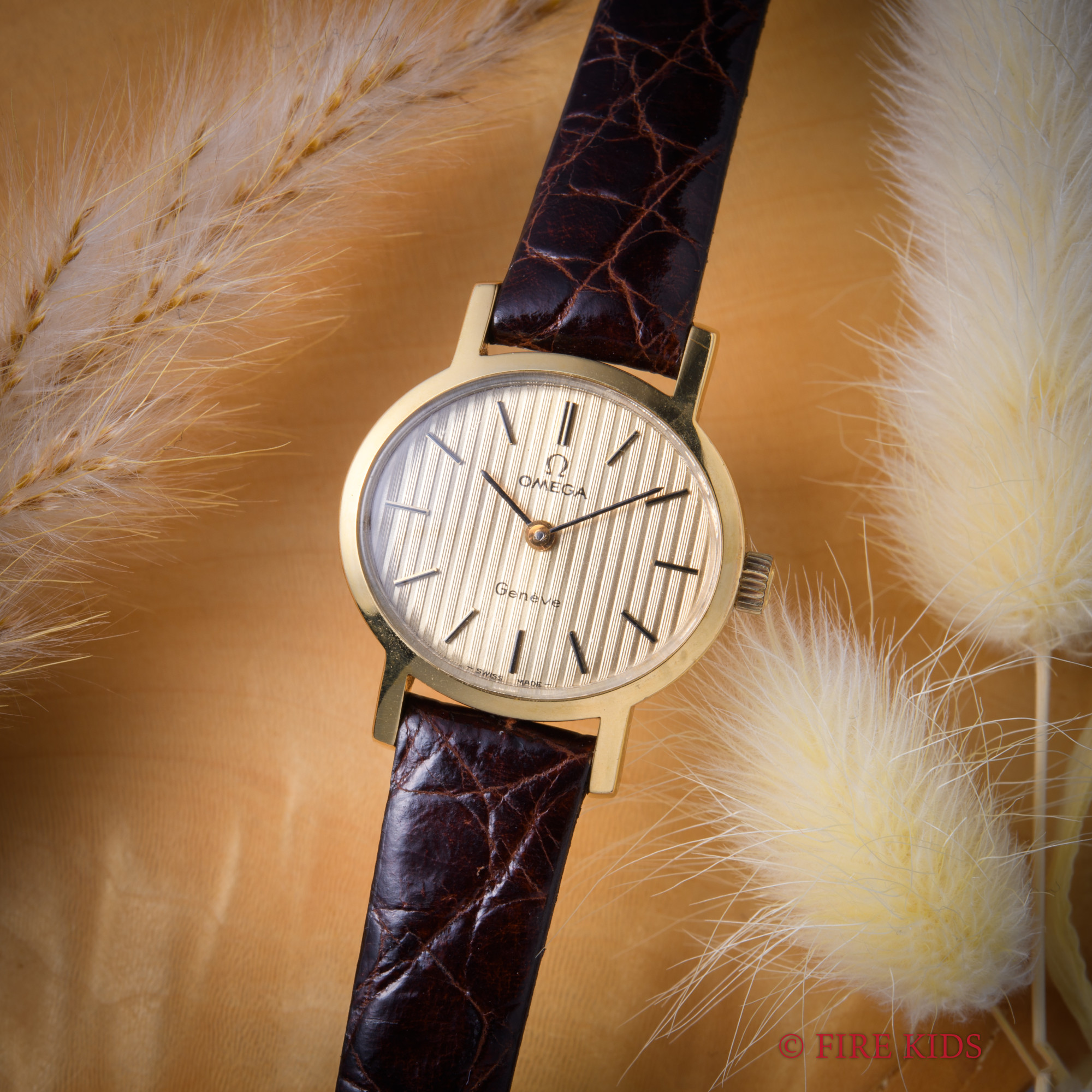 オメガ OMEGA ジュネーブ 1972年製 レディース Ref.5110412 金張り オーバル 手巻 純正尾錠、箱付