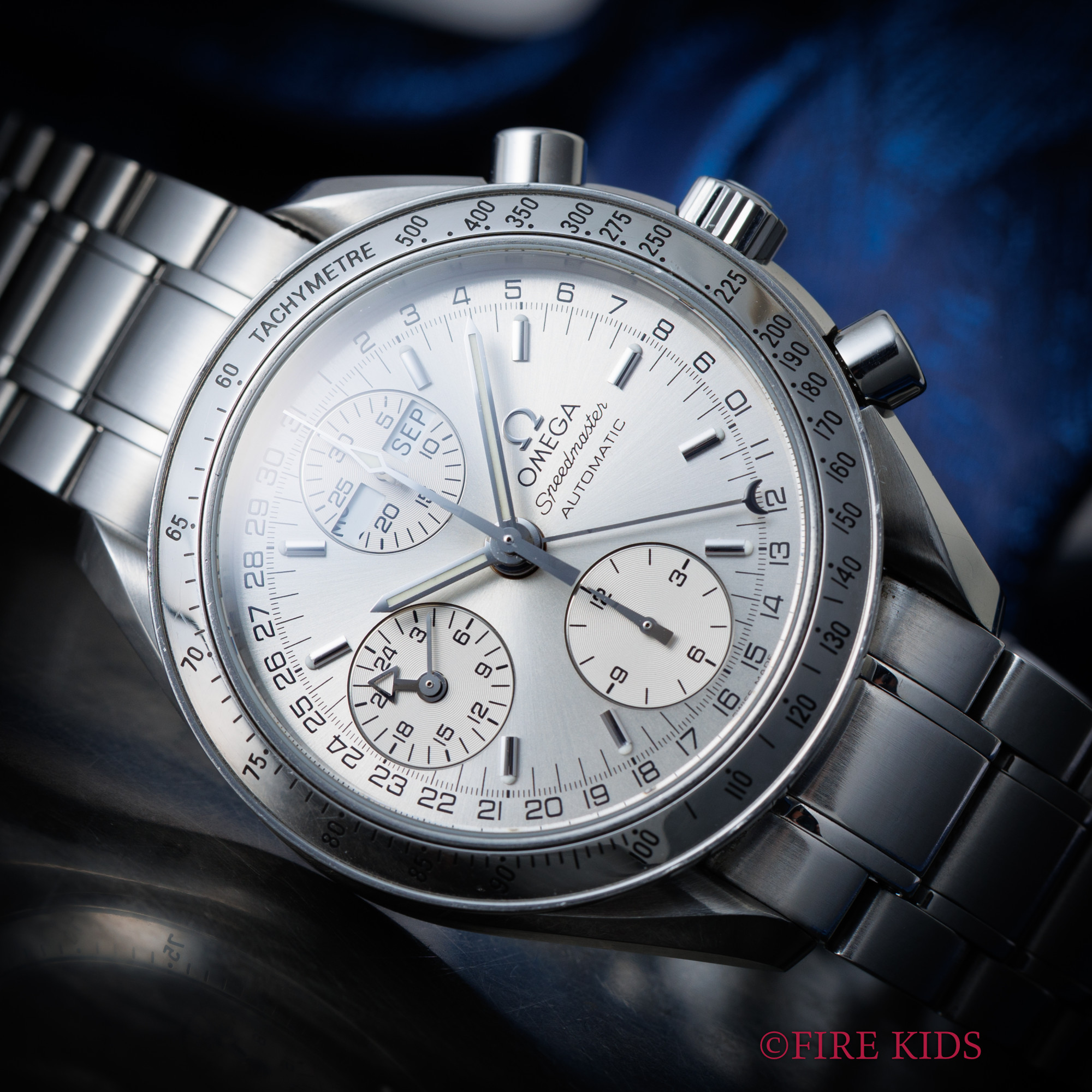 オメガ スピードマスター トリプルカレンダー 1998年製 自動巻き シルバー文字盤 純正ブレス付き Ref.175.0084 Cal.1151