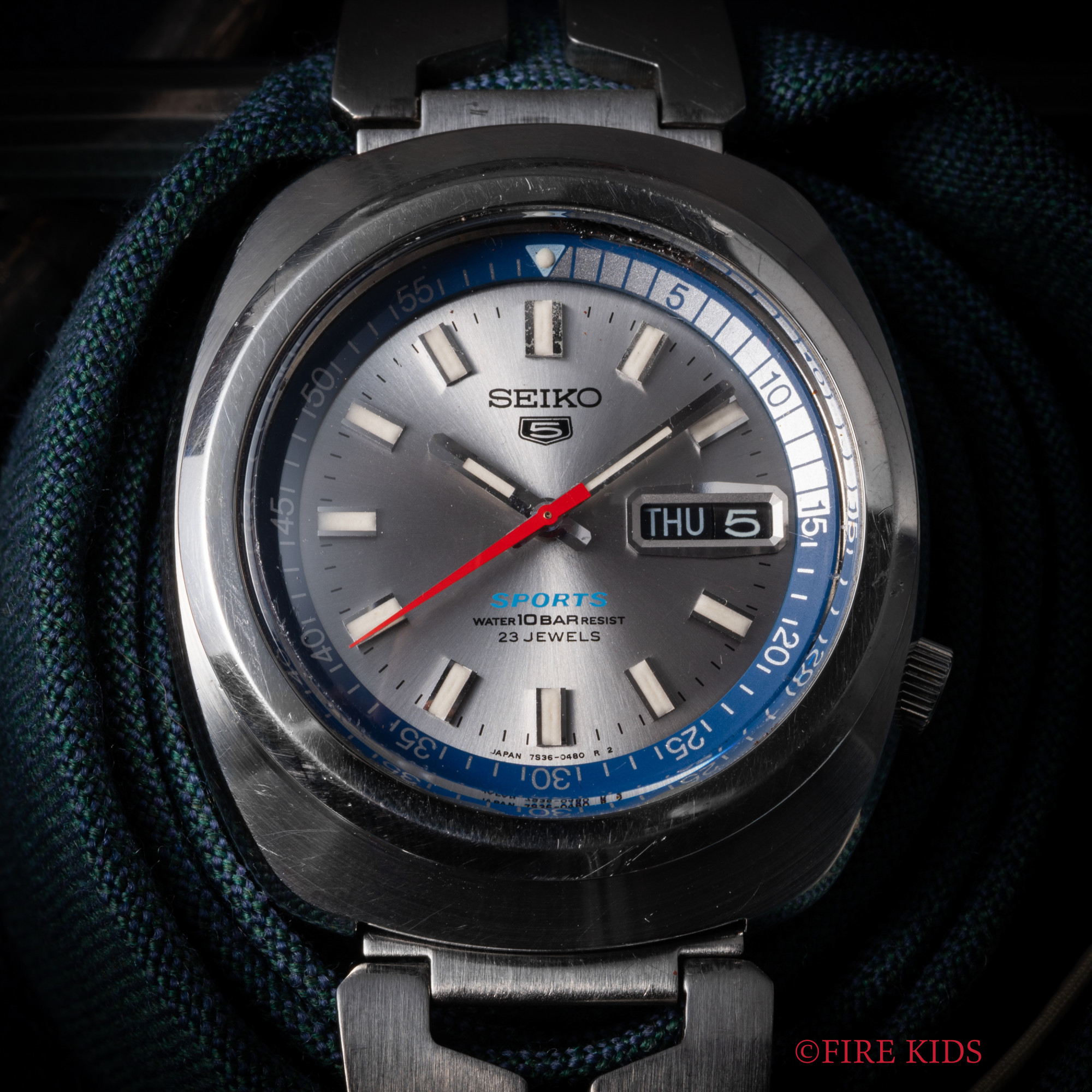 セイコー 5スポーツ 復刻モデル 1997年製 純正ブレス 自動巻き 箱、取扱説明書付き