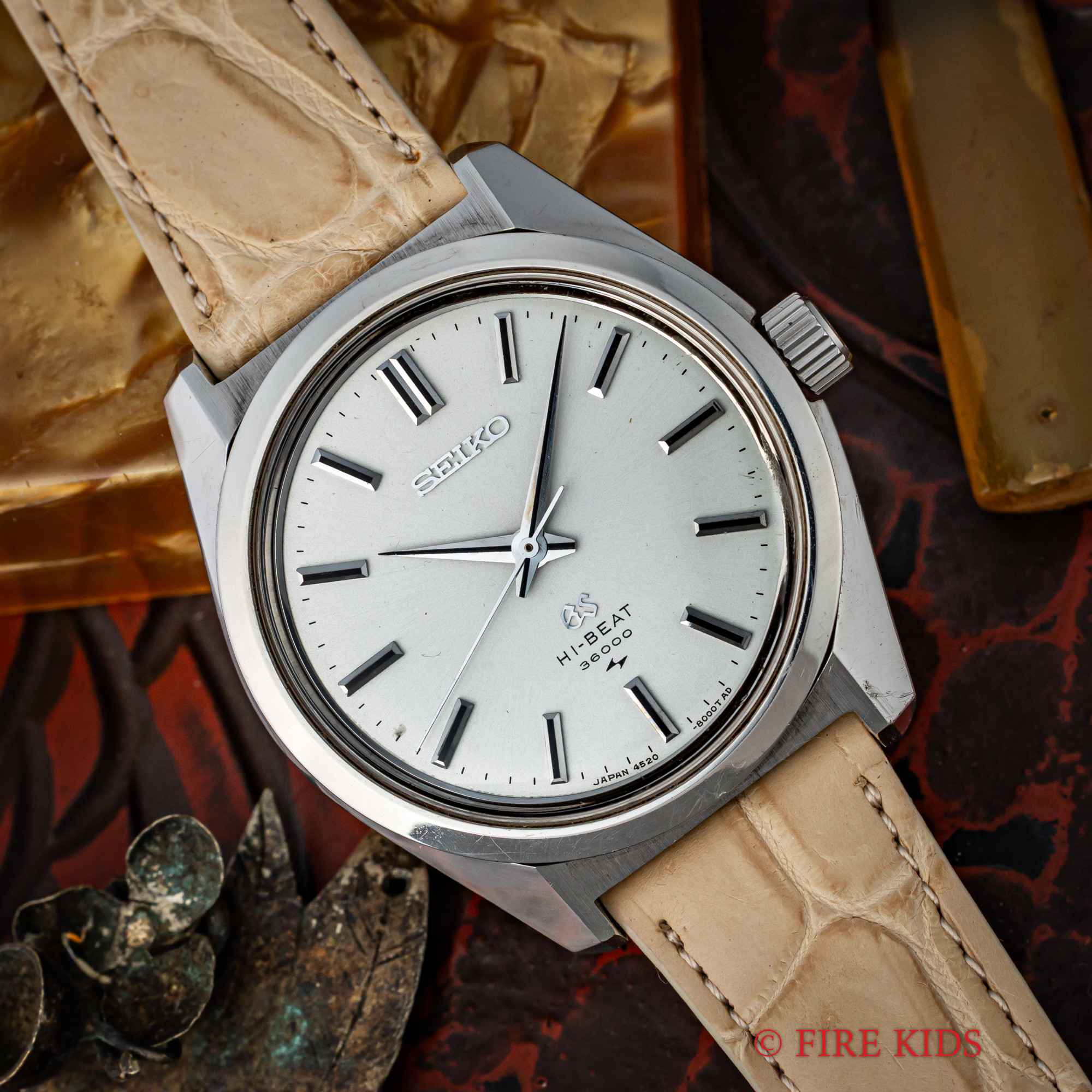 グランドセイコー 45GS 1969年製 Ref.4520-8000 手巻 10振動 ノンデイト セイコー尾錠付