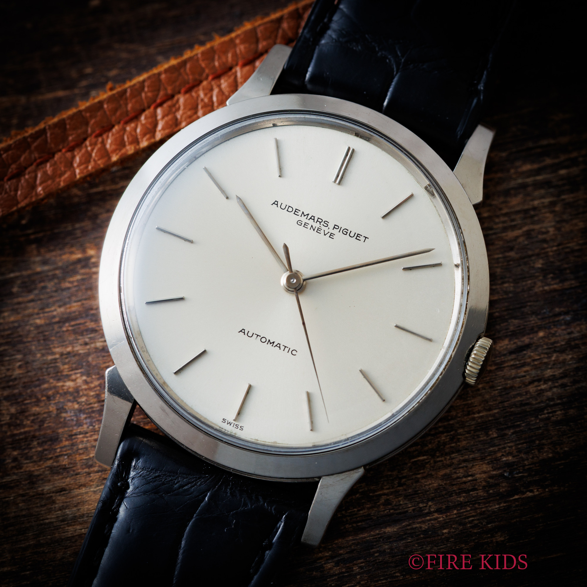 オーデマピゲ AUDEMARS PIGUET 18金無垢ホワイトゴールド 1960年代製 Cal.K2072 自動巻き 純正金無垢尾錠