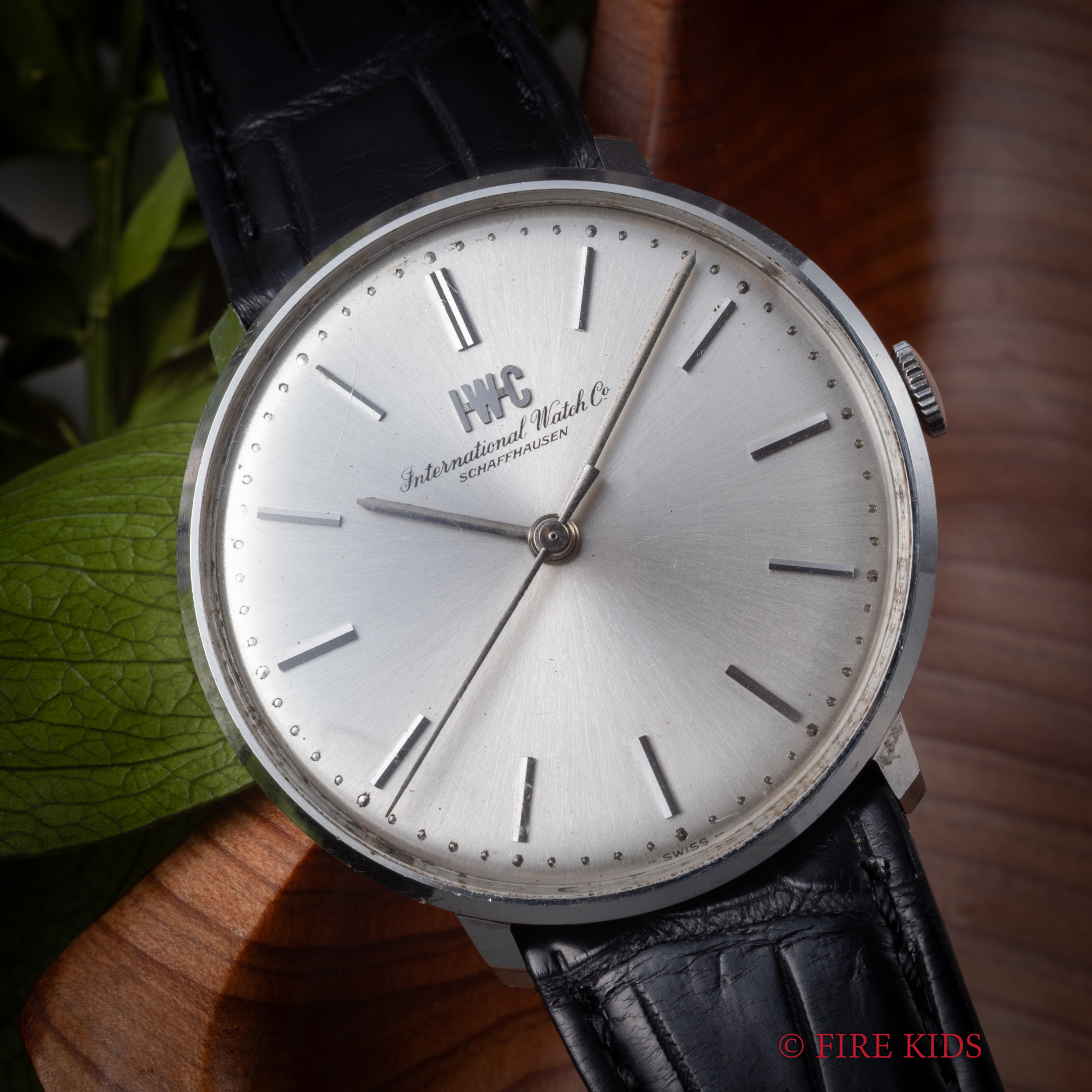 IWC 1973年製 薄型ラウンドケース Ref.2401 手巻 Cal.403 オールドインター
