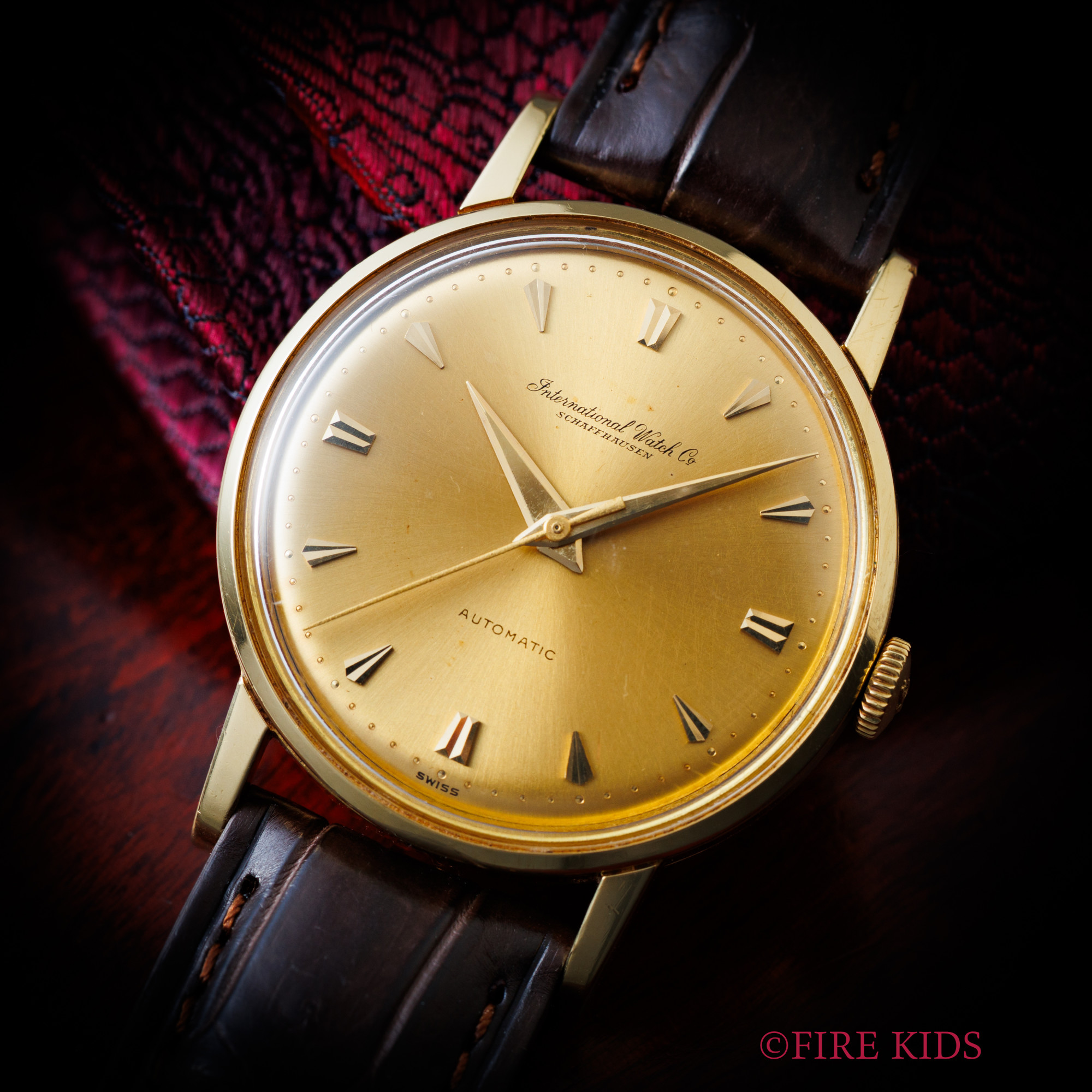 IWC ラウンドケース 18金イエローゴールド 1961年製 シャンパンダイヤル ペラトン式自動巻き ノンデイト 楔インデックス