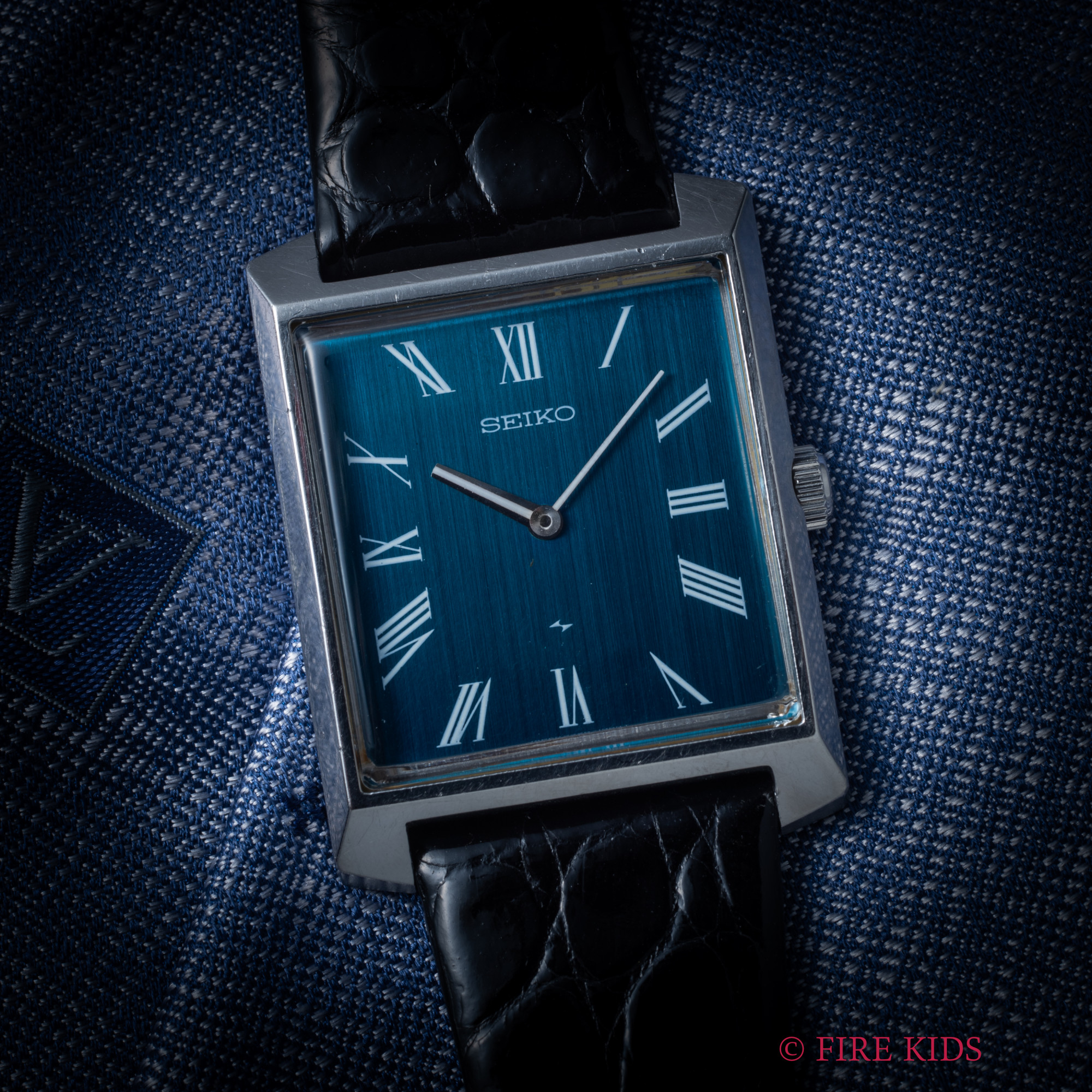 セイコー SEIKO シャリオ 1973年製 Ref.2220-3031 手巻 スクエアケース ブルー文字盤 ローマンインデックス