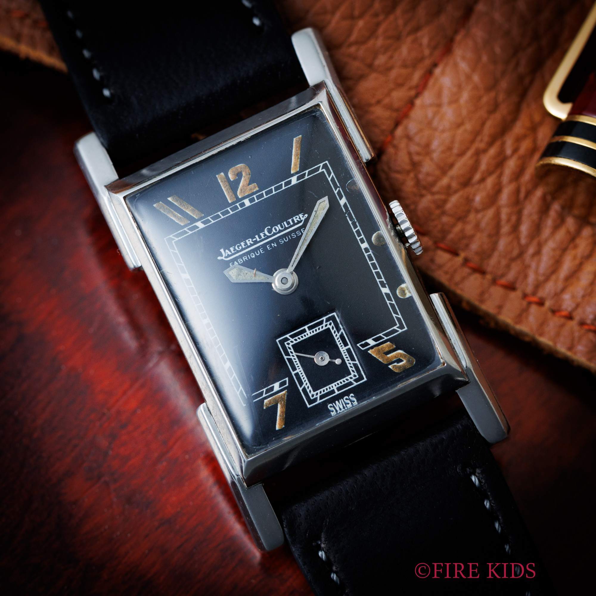 ジャガールクルト JAEGER LECOULTRE レクタンギュラー ブラックダイヤル 1940年代製 アールデコ様式 手巻き スモールセコンド