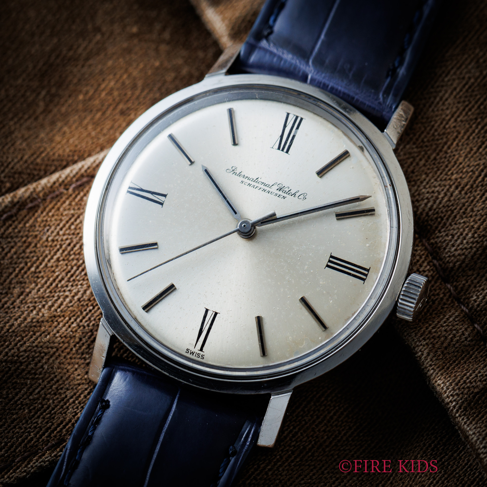 IWC ラウンドケース 1976年製 Cal.89 手巻き 飛びローマンインデックス 1976年製