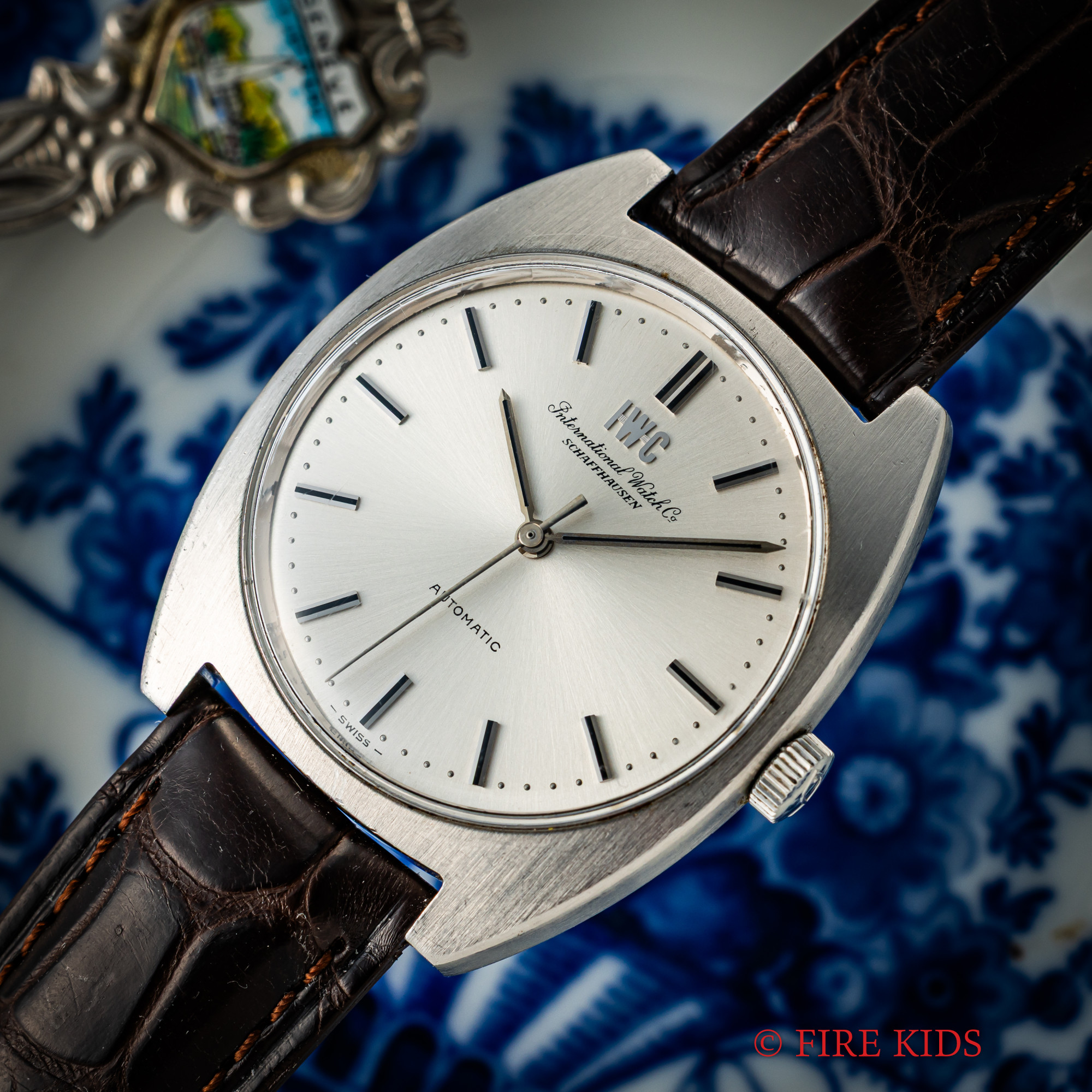 IWC トノーケース ノンデイト ペラトン式自動巻き Cal.854B ハック付き 1975年製 お魚リューズ