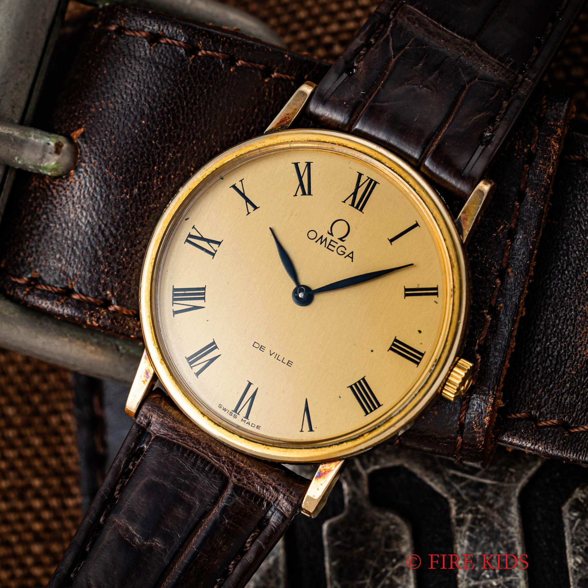 オメガ ラウンド 1974年製 手巻き Ref.111.140 ローマンインデックス 金張り 純正尾錠付 ドレス