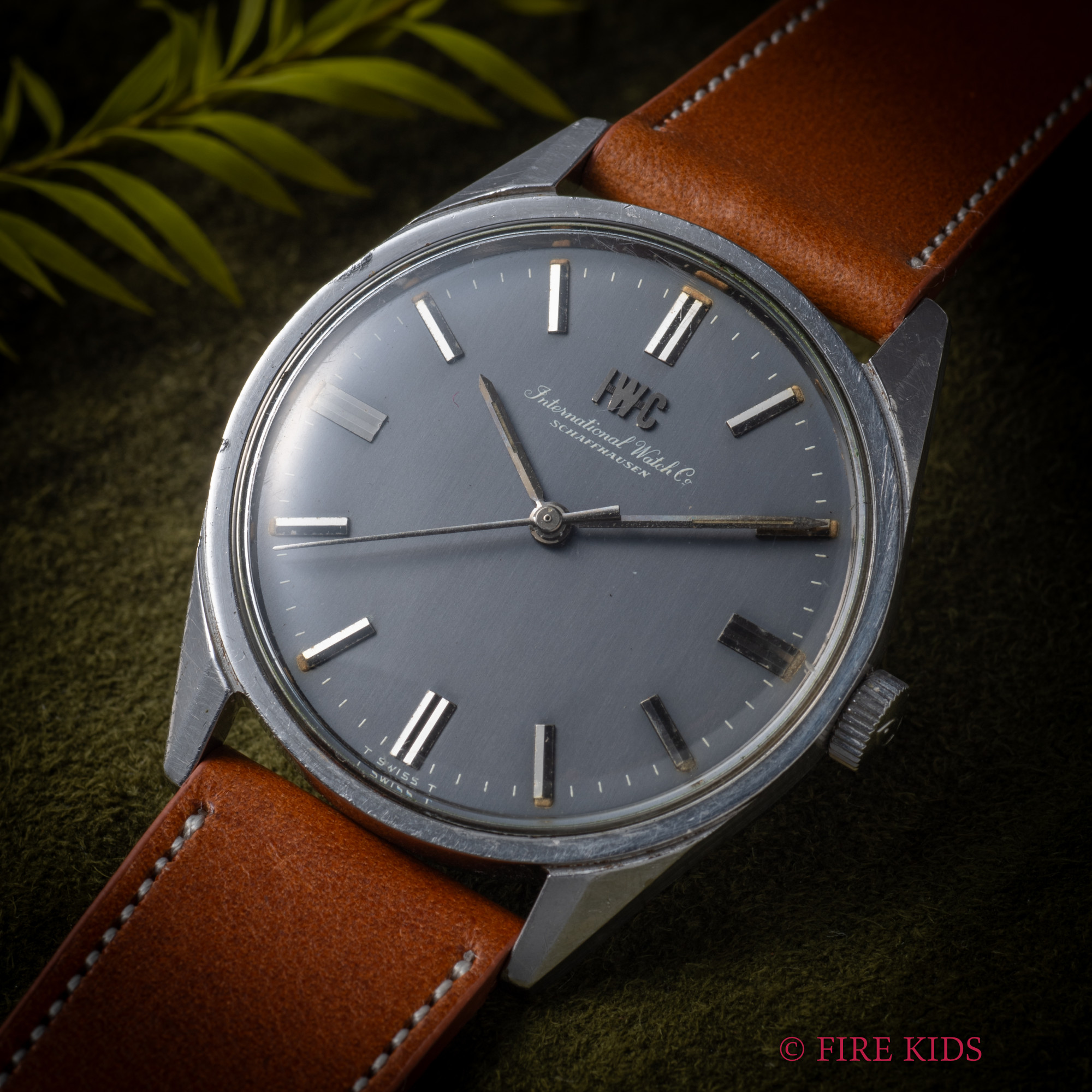 IWC ラウンド 1970年製 Ref.810 手巻 Cal.89 グレー文字盤