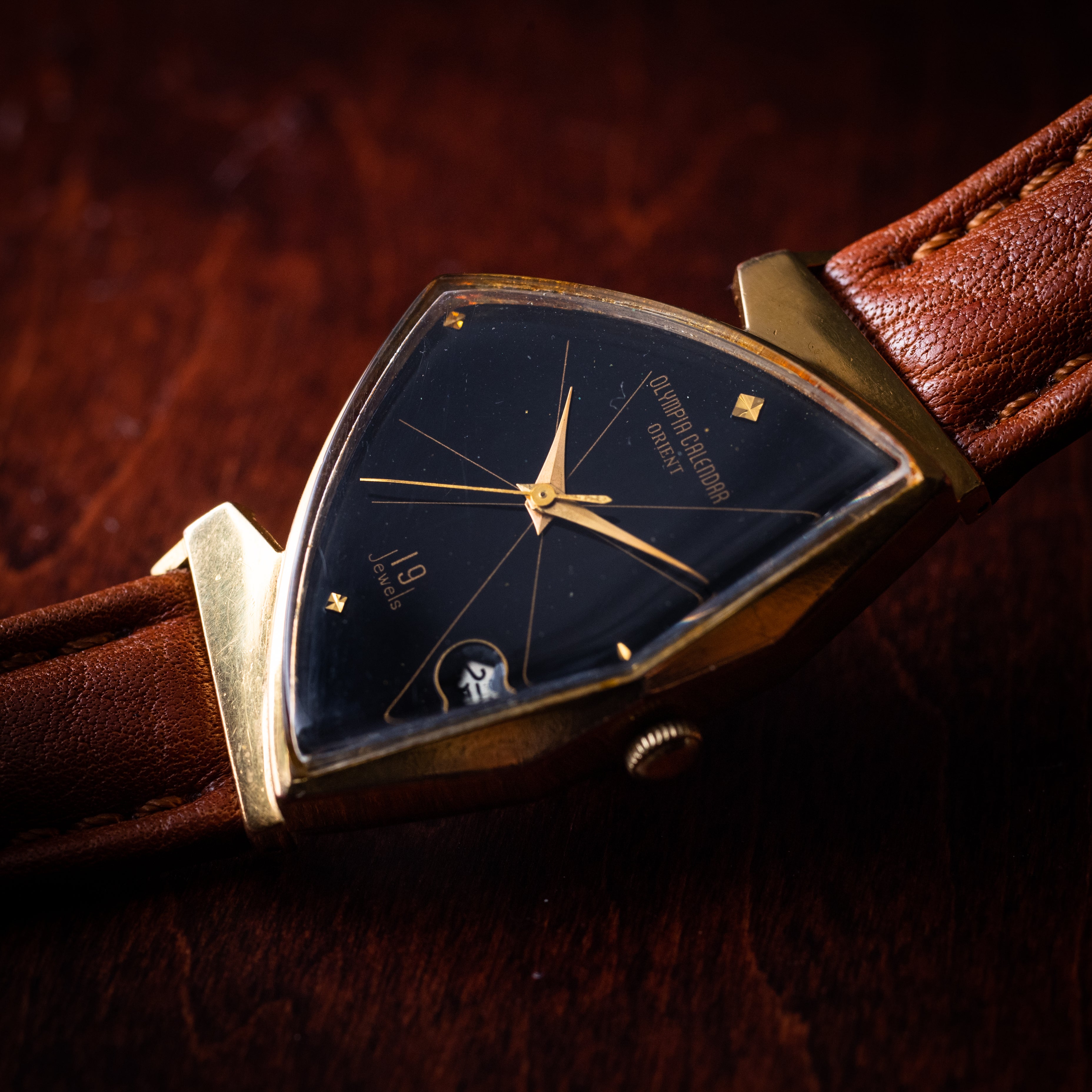 オリエント 三角時計 ベンチュラタイプ 1960年代製 オリンピアカレンダー オリエント 金張り