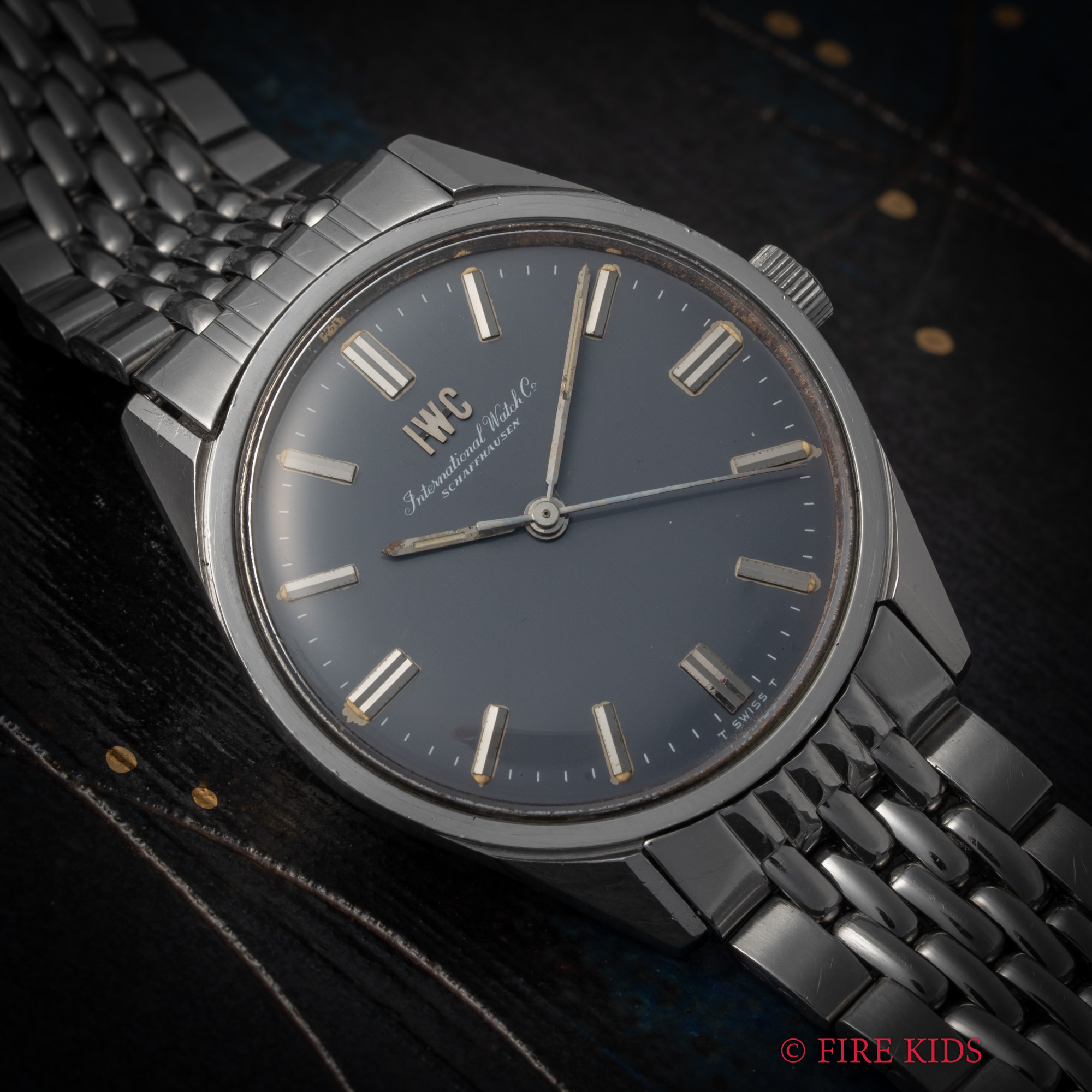 IWC 1970年製（昭和45年製） グレー文字盤ラウンドケース R810 手巻 Cal.89 純正ゲイフレアー社製ステンレスブレス