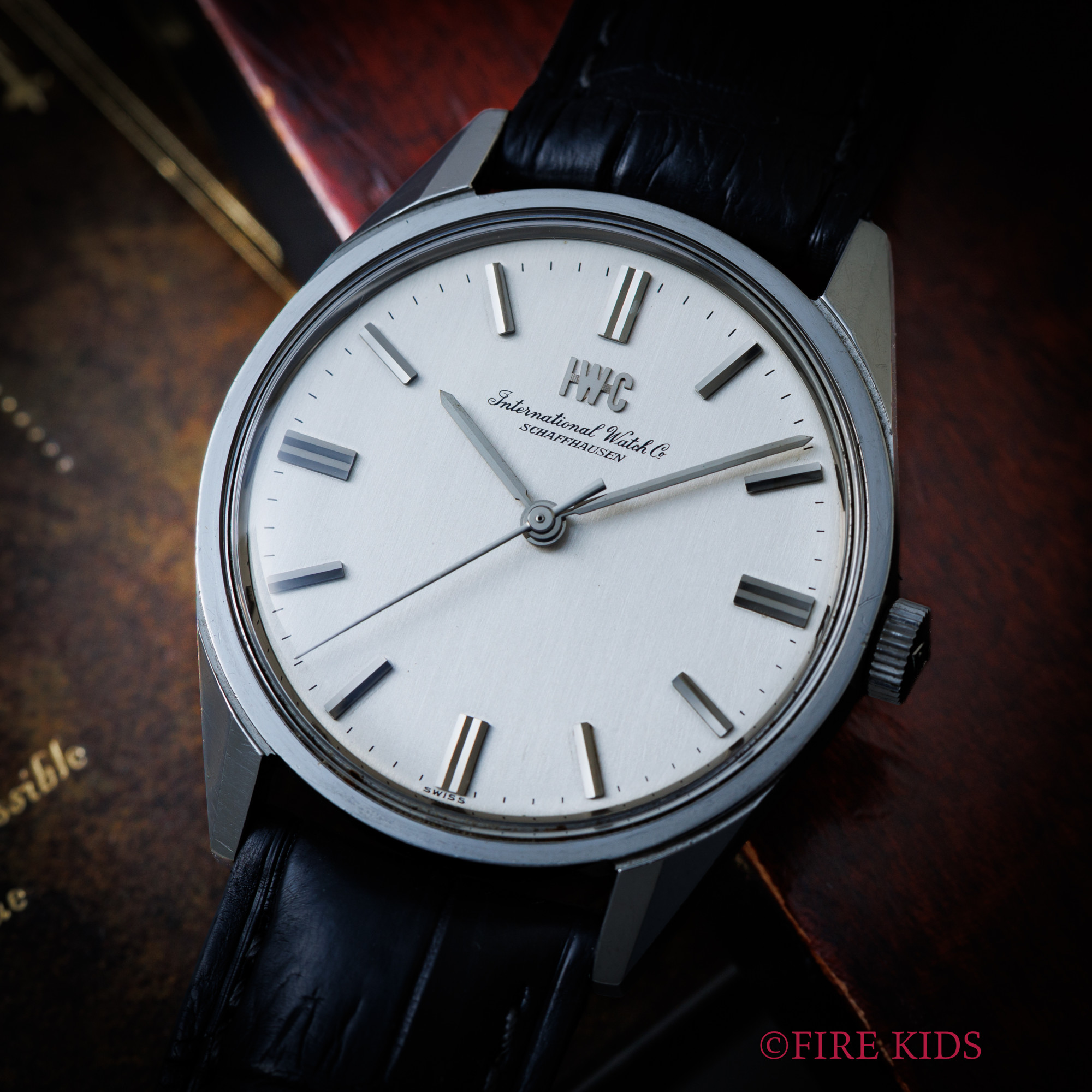IWC Cal.89搭載ラウンドケース 1970年製（昭和45年製）手巻 純正尾錠 お魚リューズ