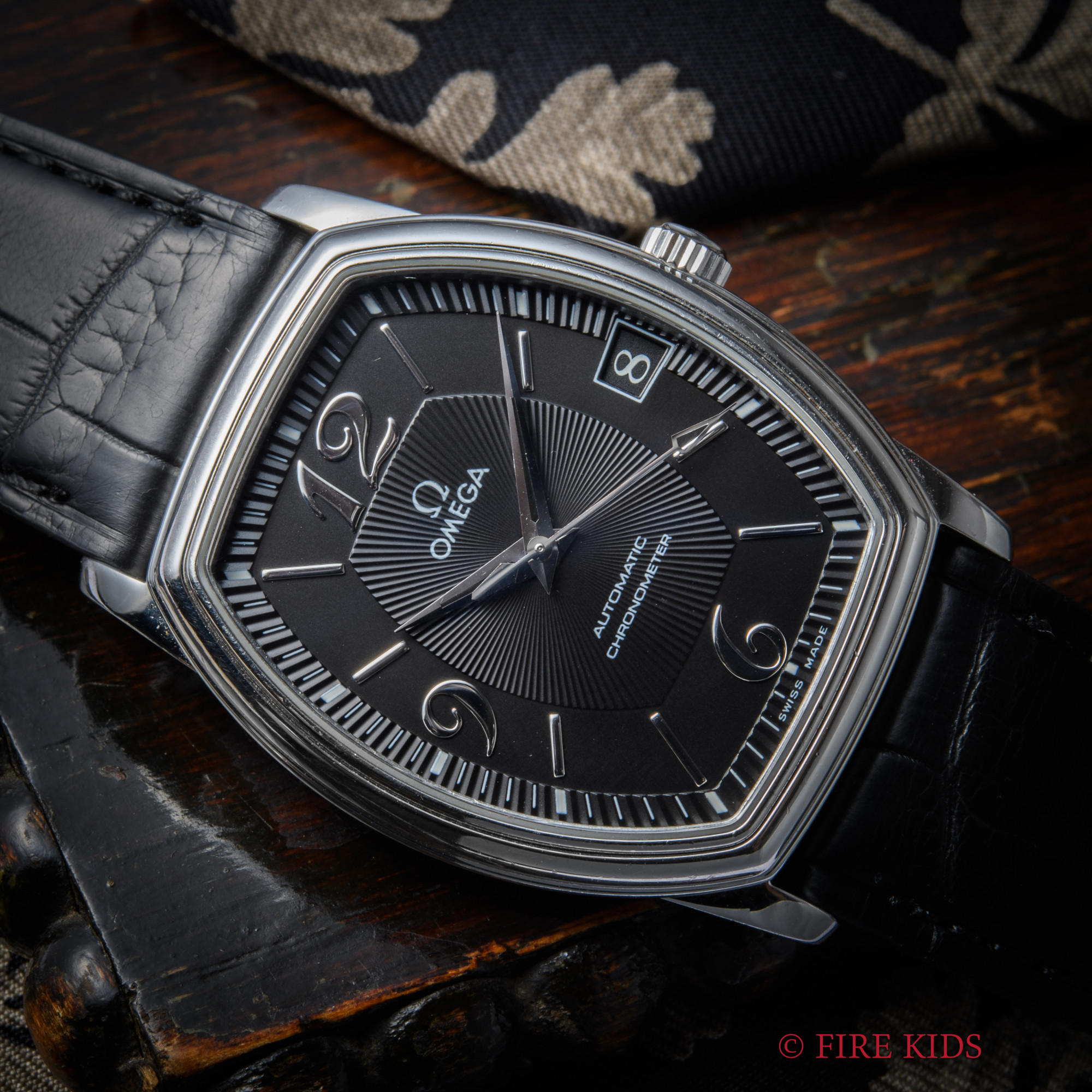 オメガ OMEGA デ・ヴィル プレステージ 1999年製 Ref.48035101 トノー型 自動巻 クロノメーター 純正尾錠、2001年販売ギャラ、冊子付