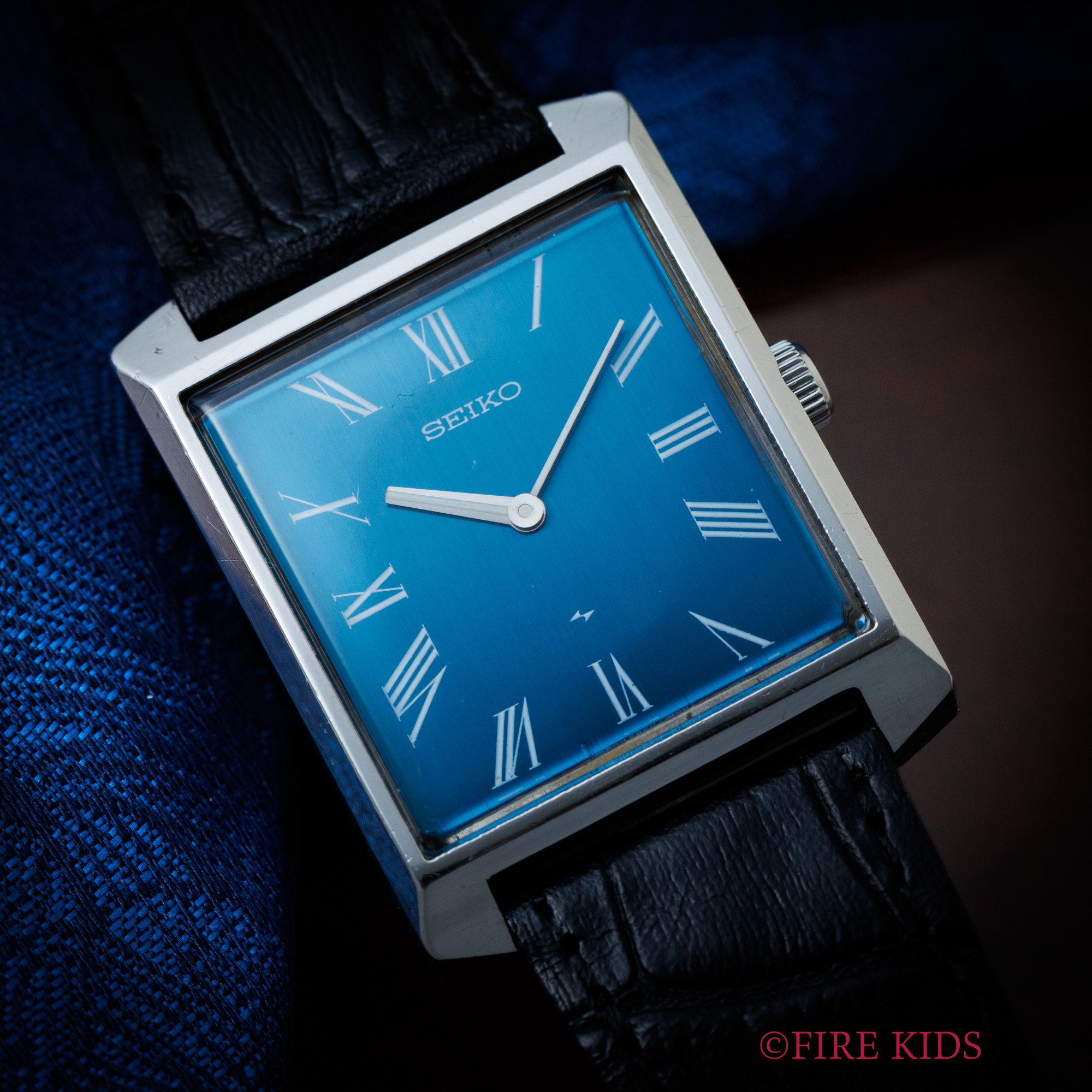 セイコー SEIKO シャリオ 1974年製 Ref.2220-3031 手巻 スクエアケース ブルーローマン文字盤