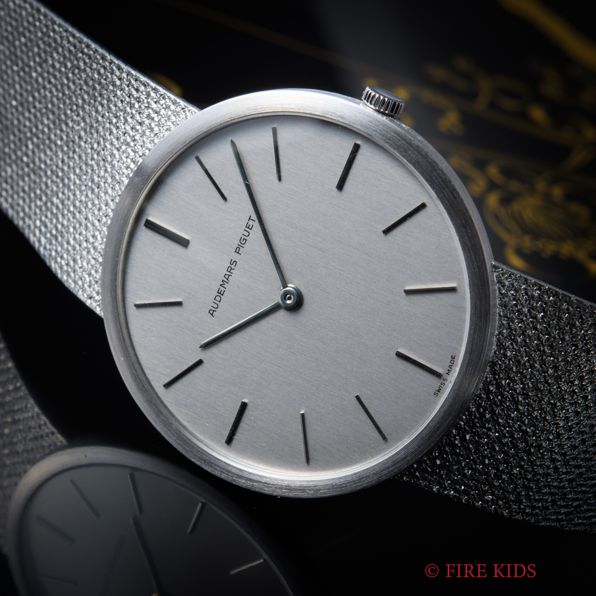 Audemars Piguet ガラス製 時計トレー　オブジェ FIREKIDS｜ファイアーキッズ / オーデマ・ピゲ AUDEMARS PIGUET 18金