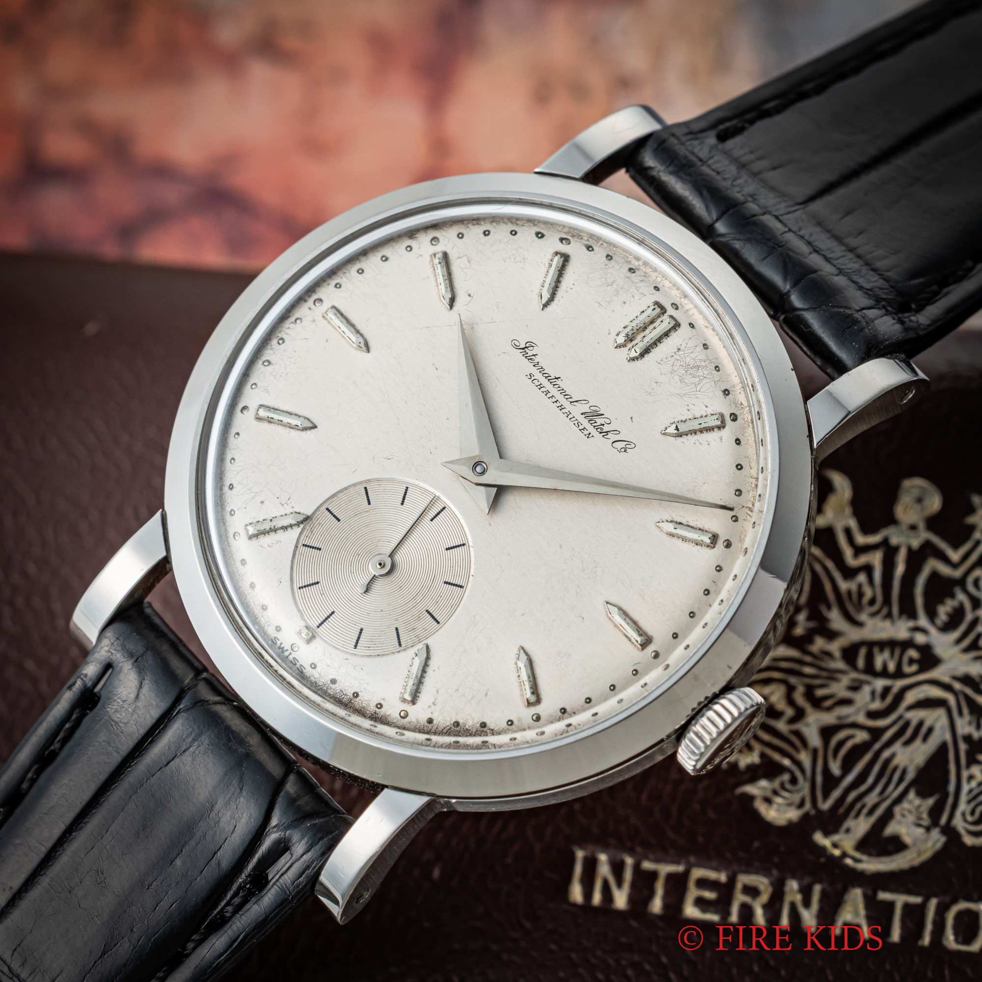 IWC 1951年製 Cal.88搭載 35㎜ビックケース スモールセコンド手巻 シーラカンスリューズ 純正尾錠、タグ、 箱ギャラ付