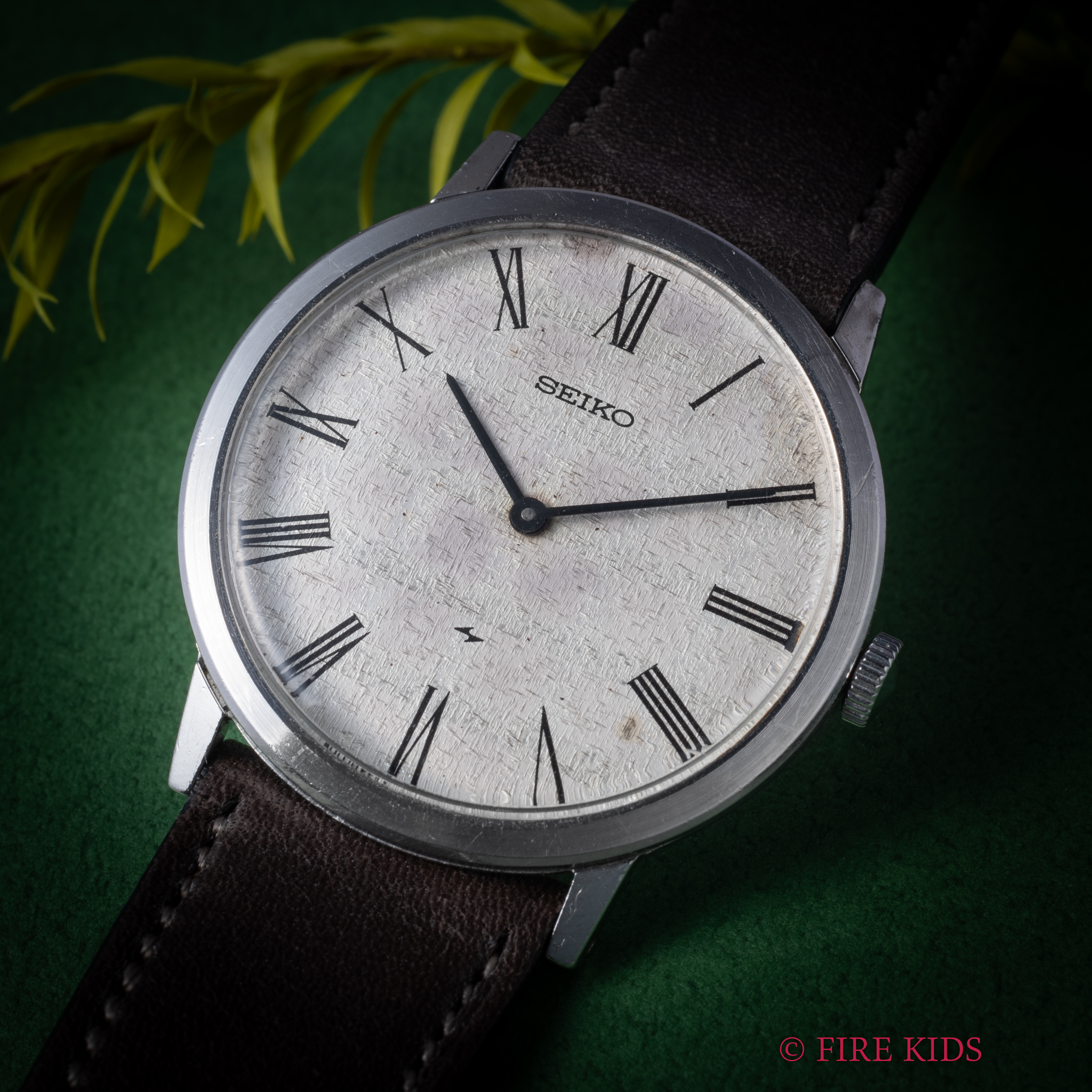 セイコー SEIKO シャリオ 1974年製 ローマンダイヤル 薄型手巻き 純正尾錠