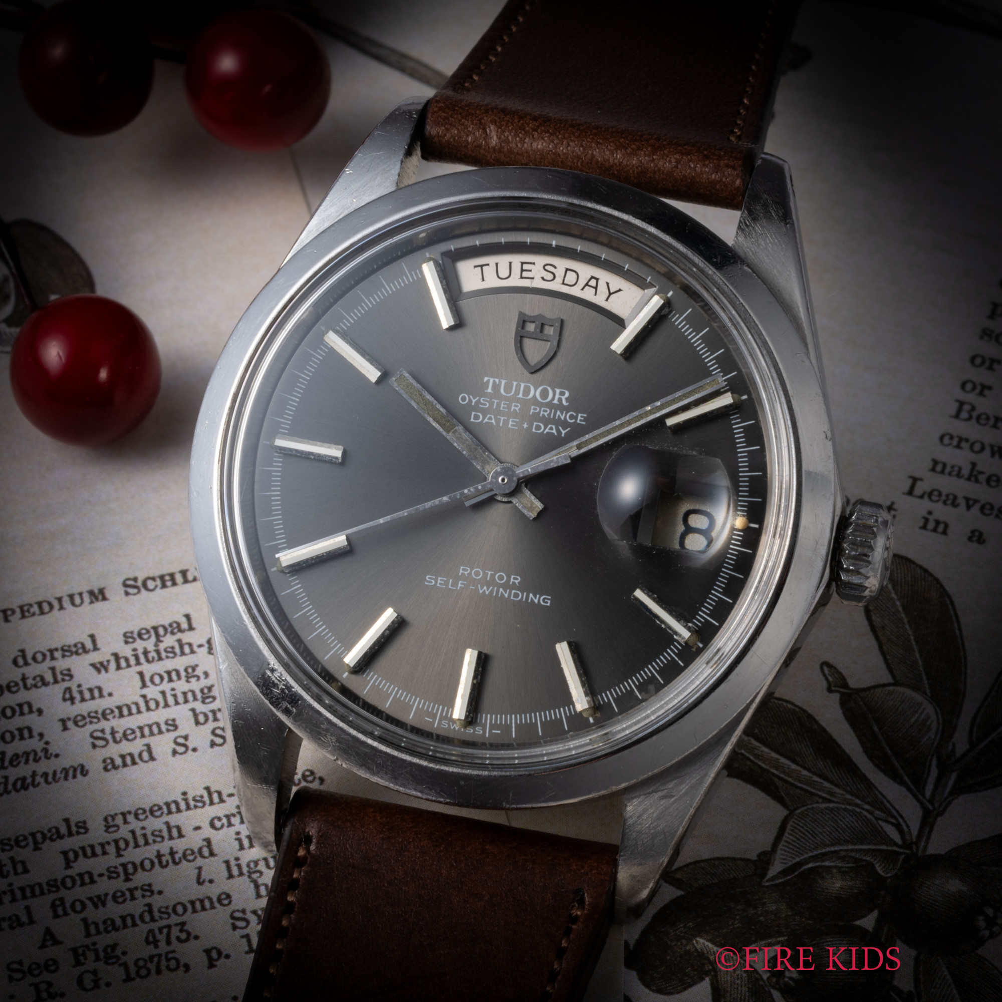 チューダー TUDOR デイトデイ 1969年製 グレーダイヤル  自動巻き 37mmケース