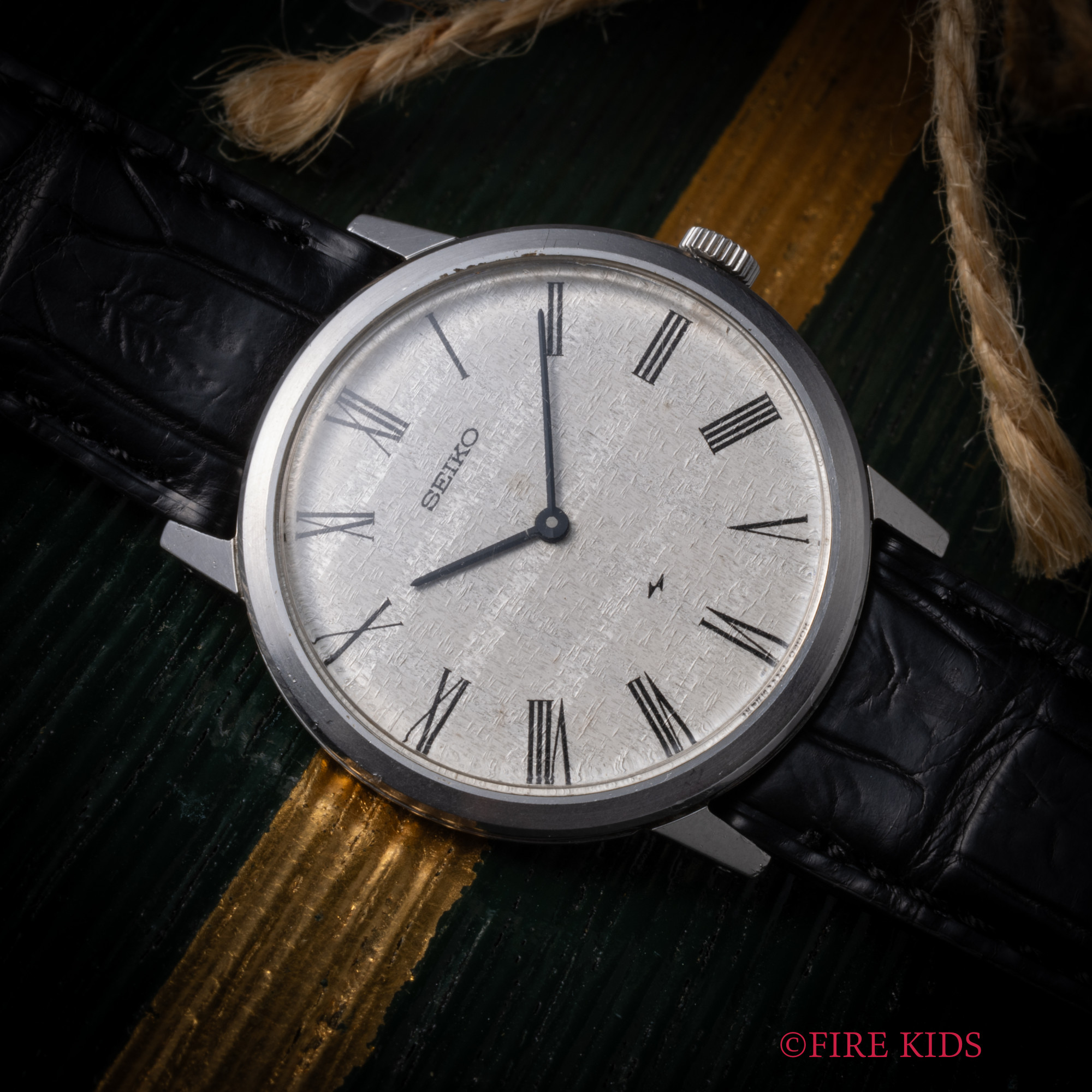 セイコー SEIKO シャリオ 1976年製 2針薄型手巻き ブロックバークダイヤル ローマンインデックス Ref.2220-0180