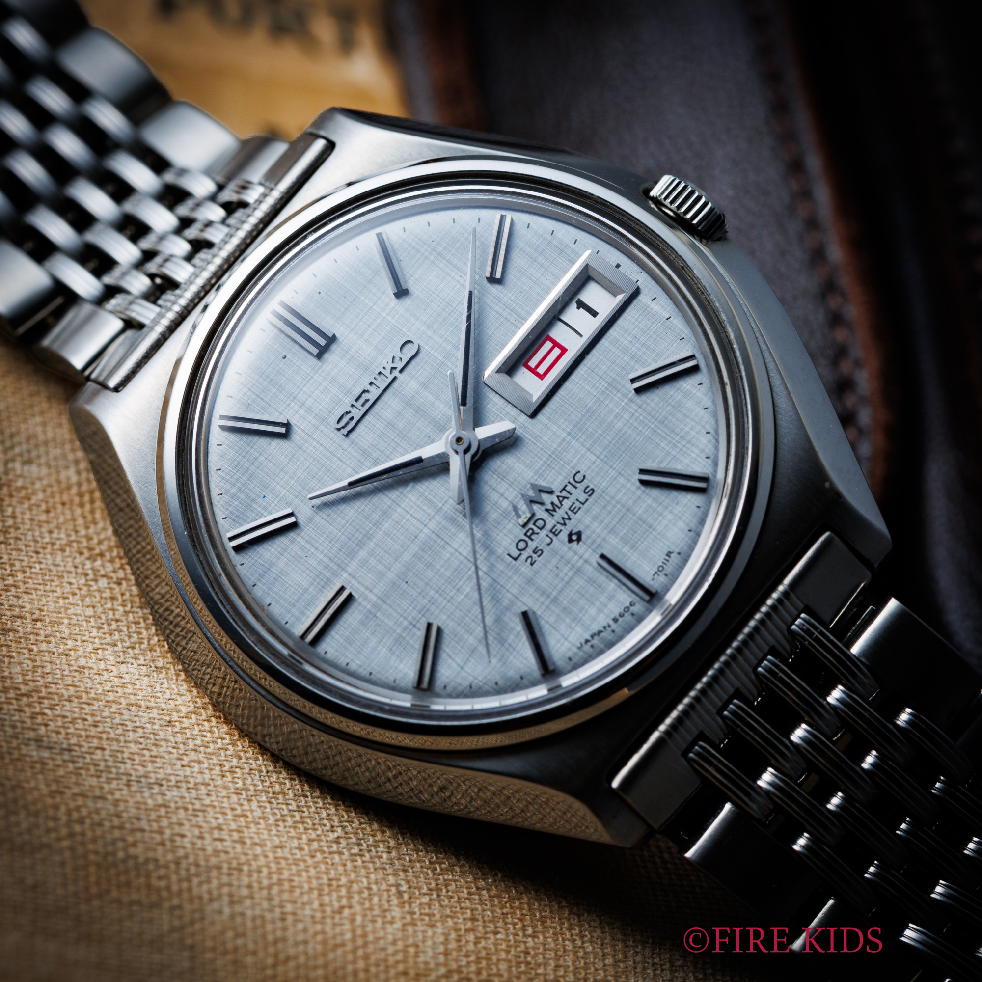 セイコー SEIKO ロードマチック 1970年製 自動巻き グレーシルバーカラーリネンダイヤル デイデイト 純正ステンレスブレスレット Ref.5606-7010